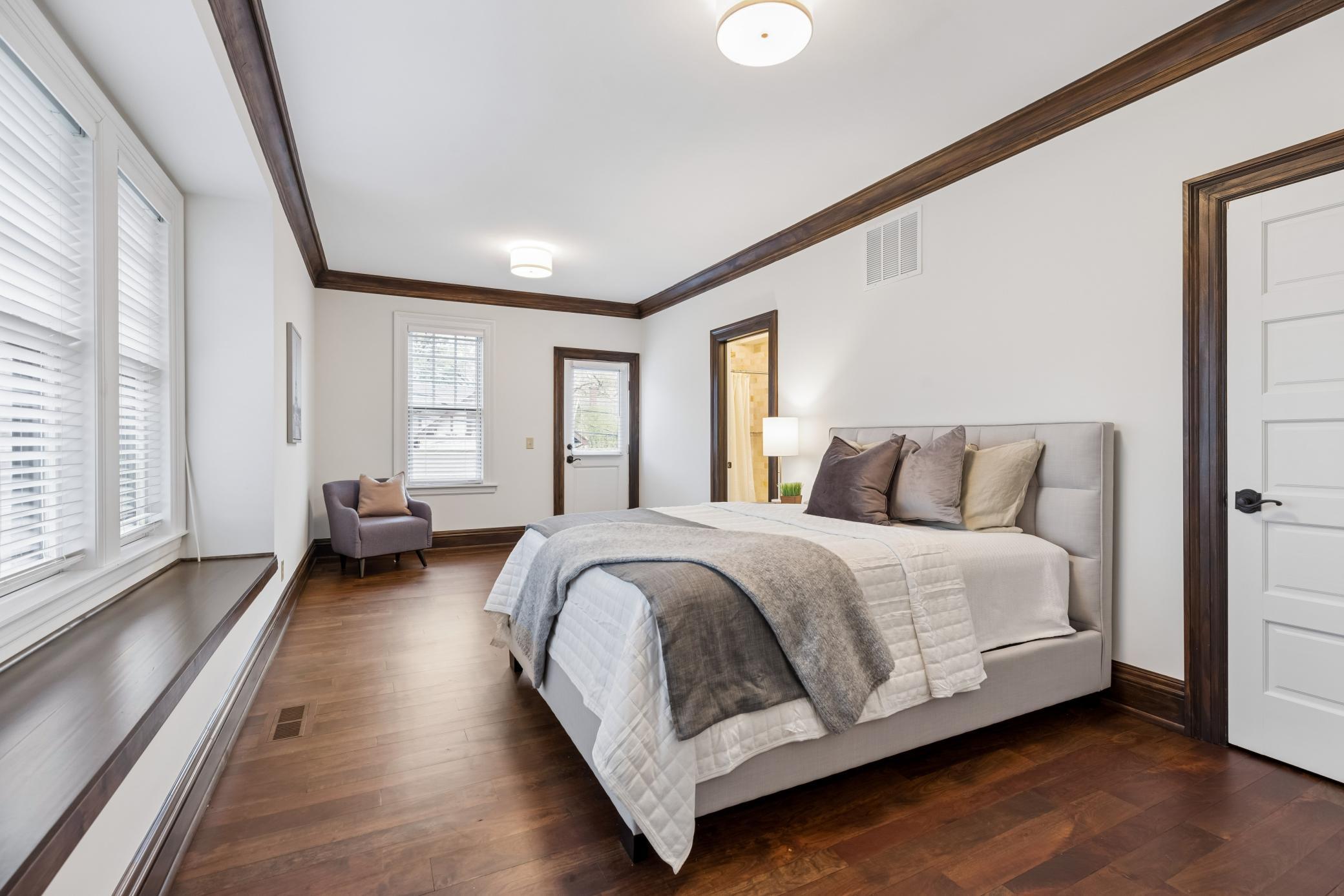 2204 W Lake Of The Isles Parkway