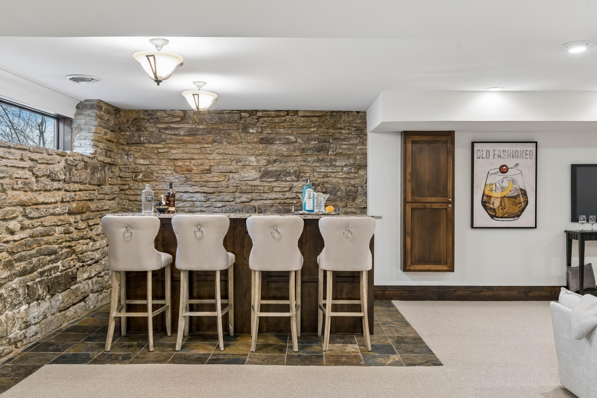 2204 W Lake Of The Isles Parkway