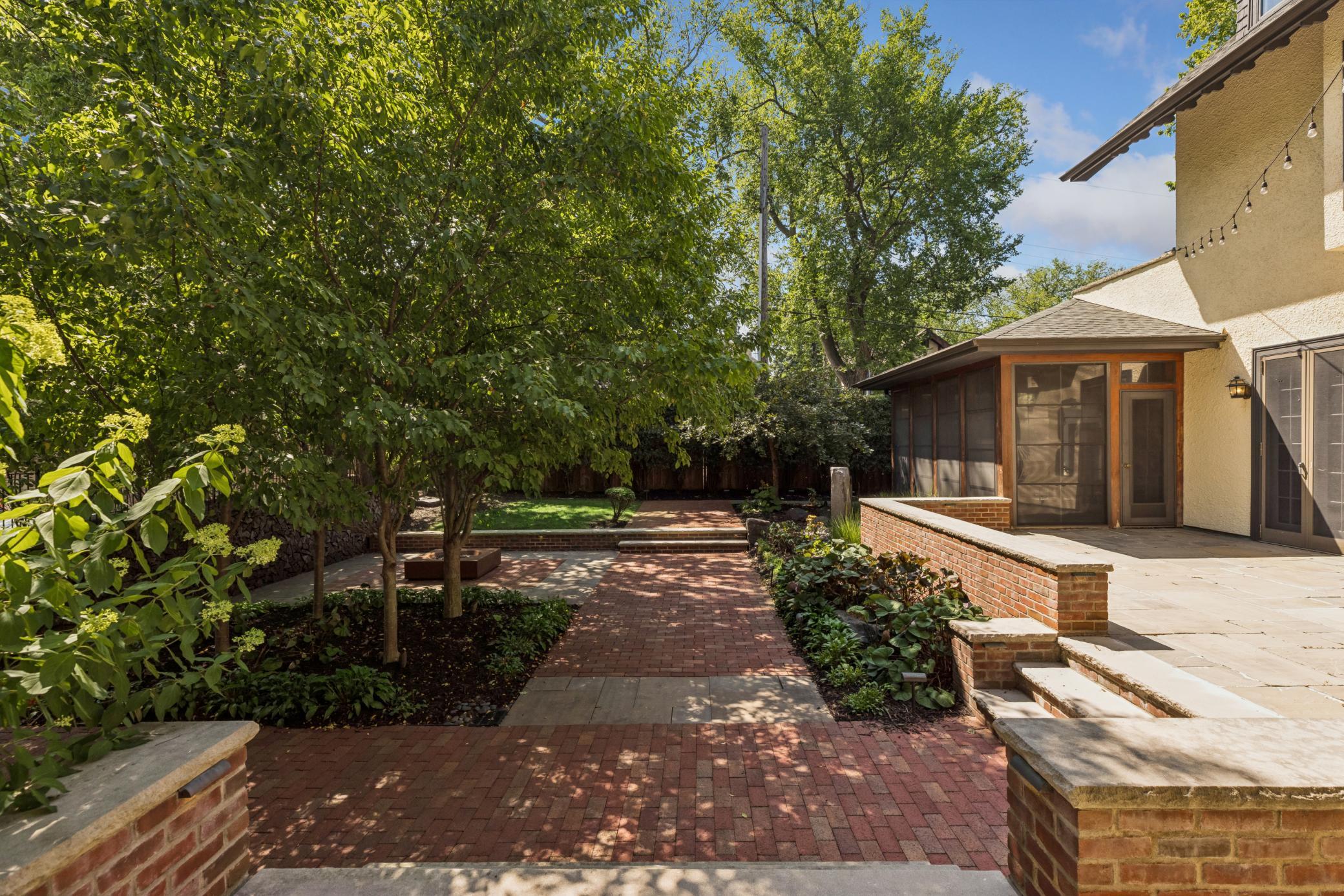 2204 W Lake Of The Isles Parkway