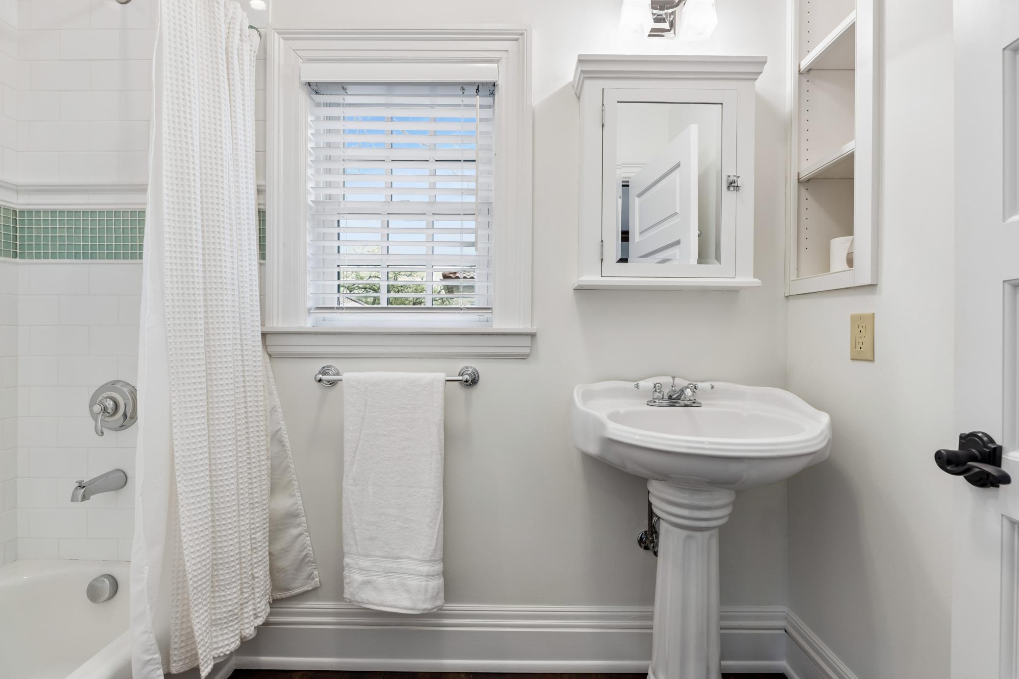 2204 W Lake Of The Isles Parkway