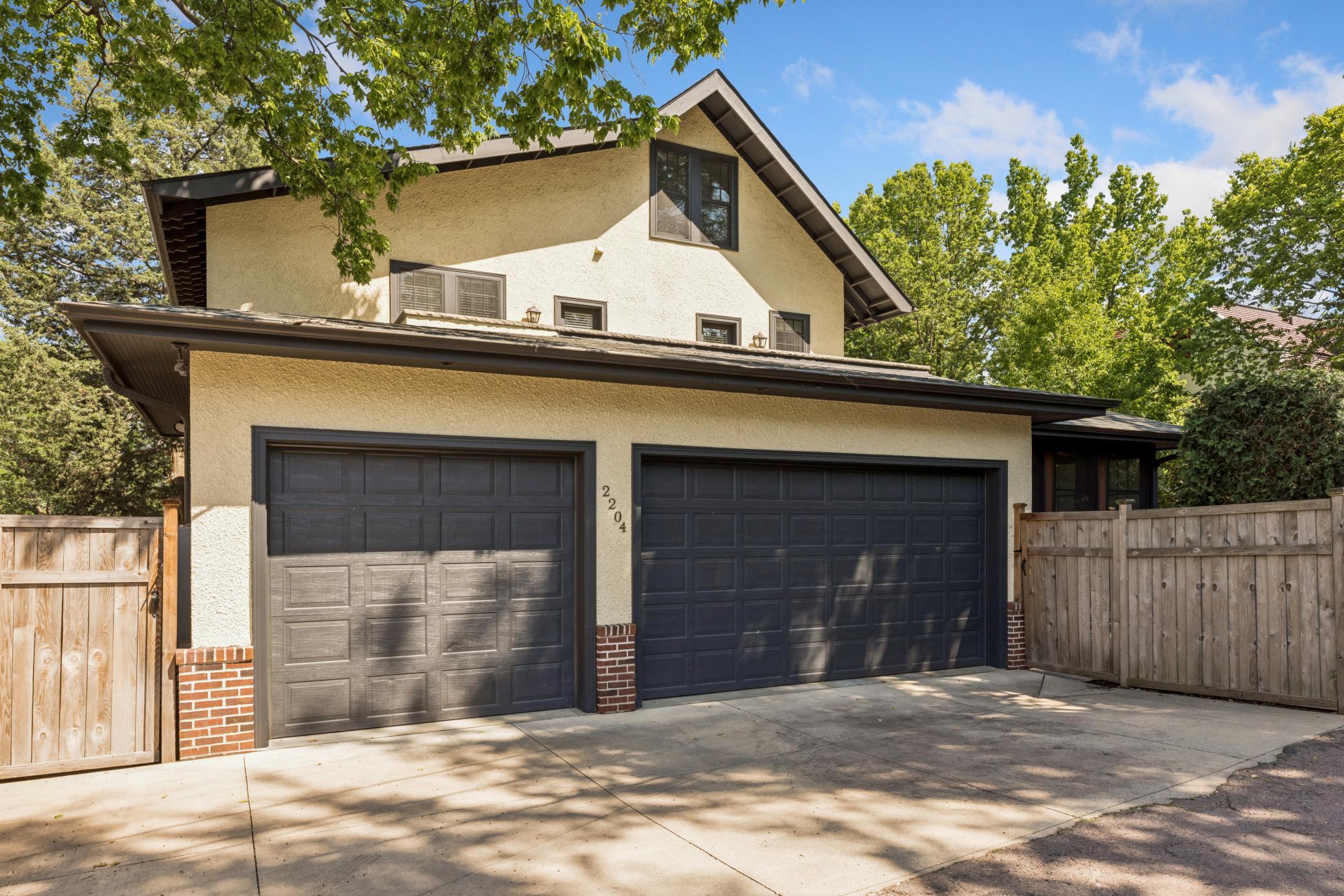 2204 W Lake Of The Isles Parkway