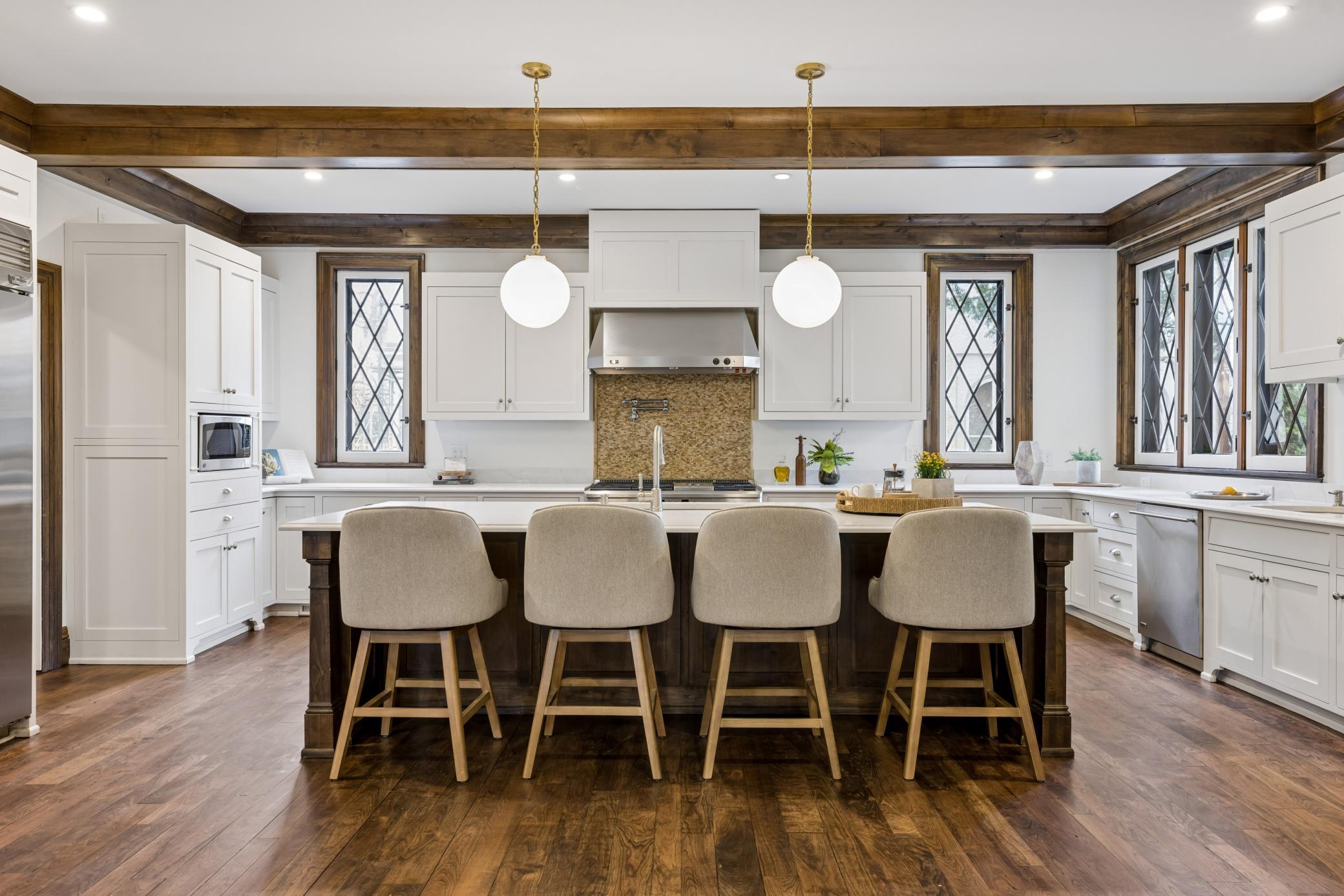 2204 W Lake Of The Isles Parkway
