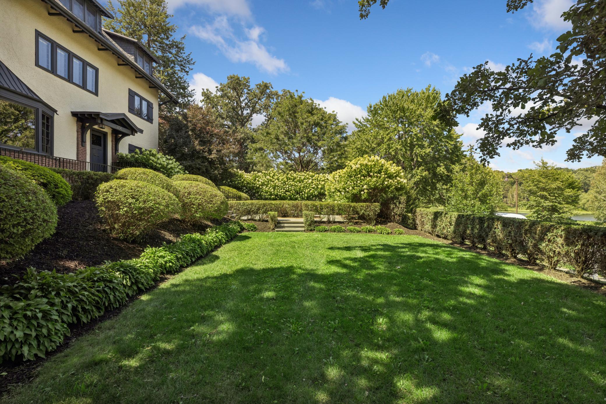 2204 W Lake Of The Isles Parkway