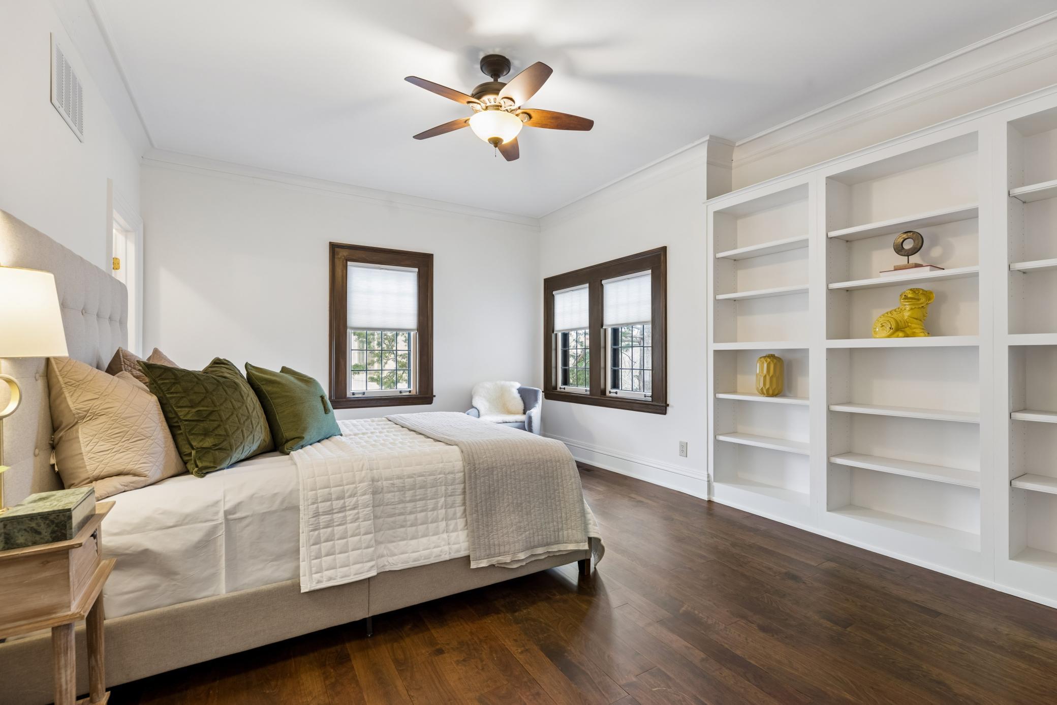 2204 W Lake Of The Isles Parkway