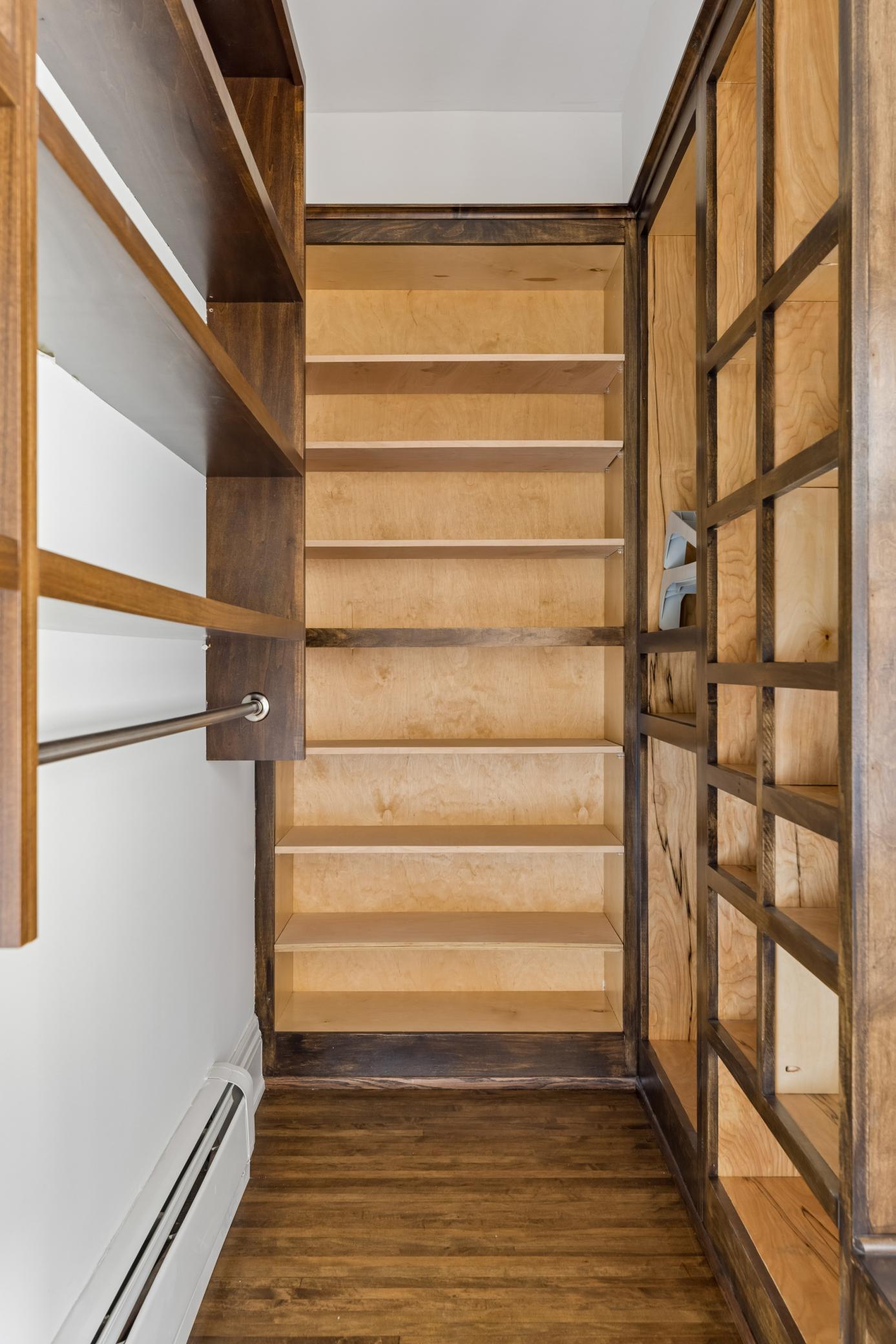2204 W Lake Of The Isles Parkway