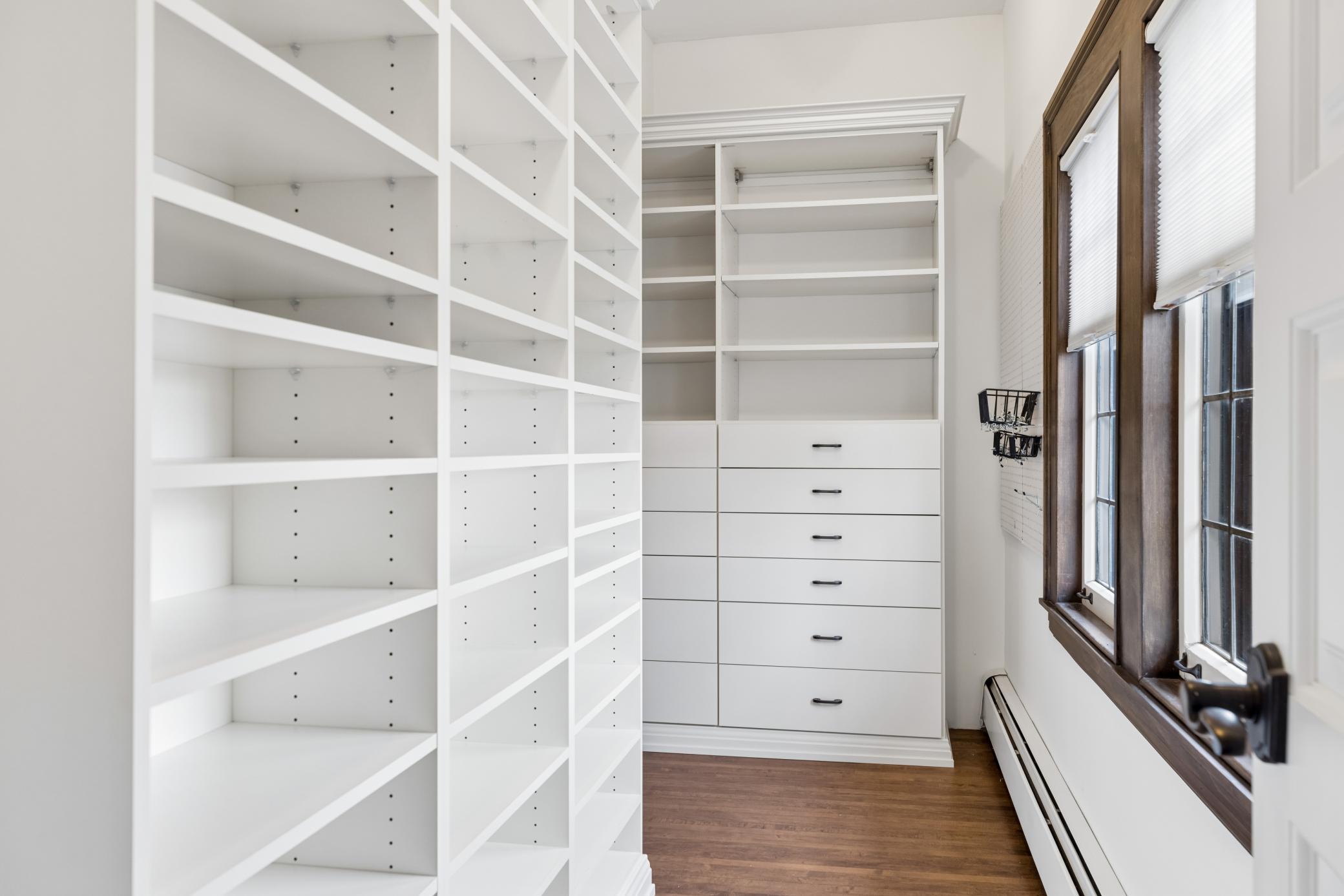 2204 W Lake Of The Isles Parkway