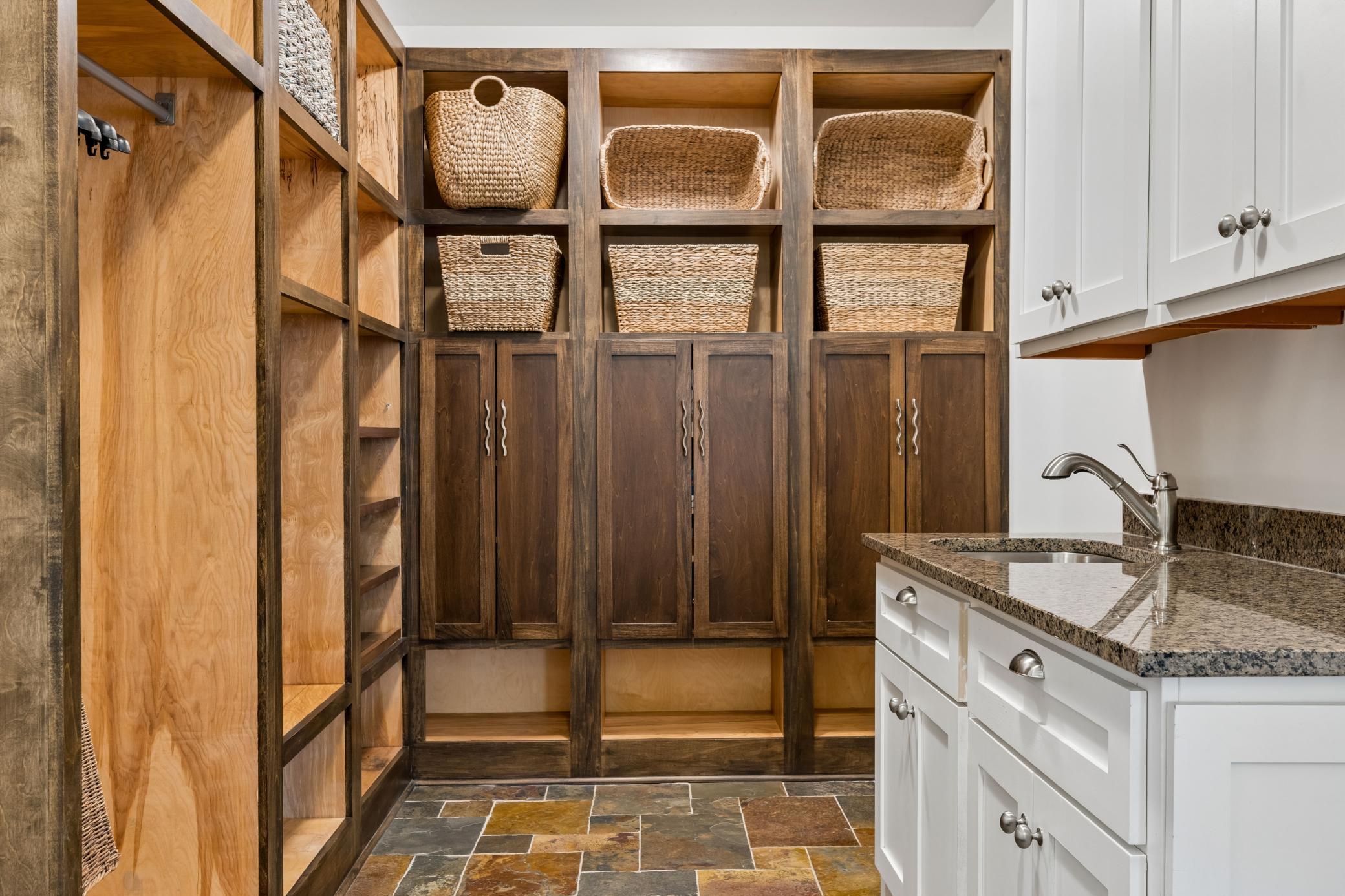 2204 W Lake Of The Isles Parkway