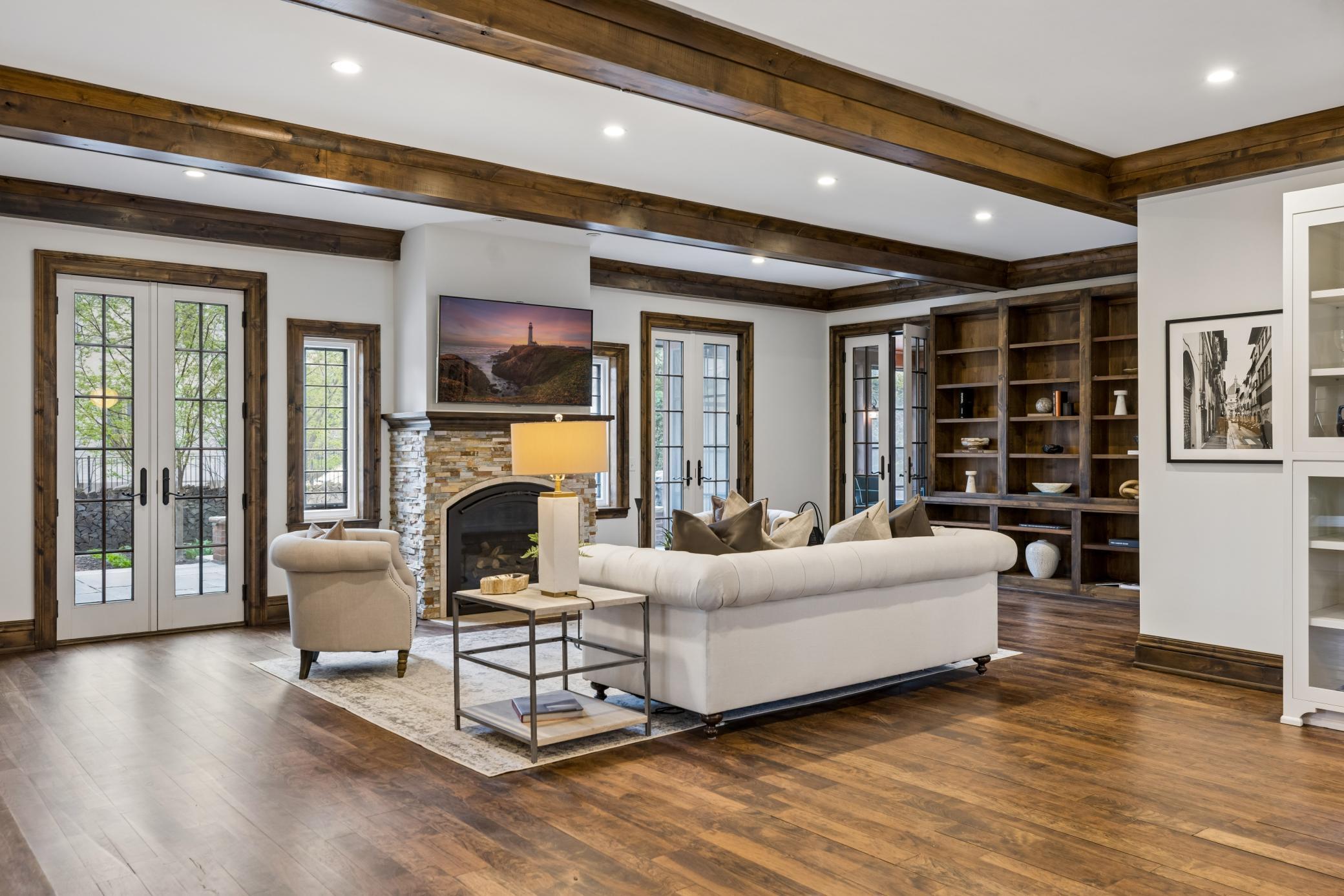 2204 W Lake Of The Isles Parkway
