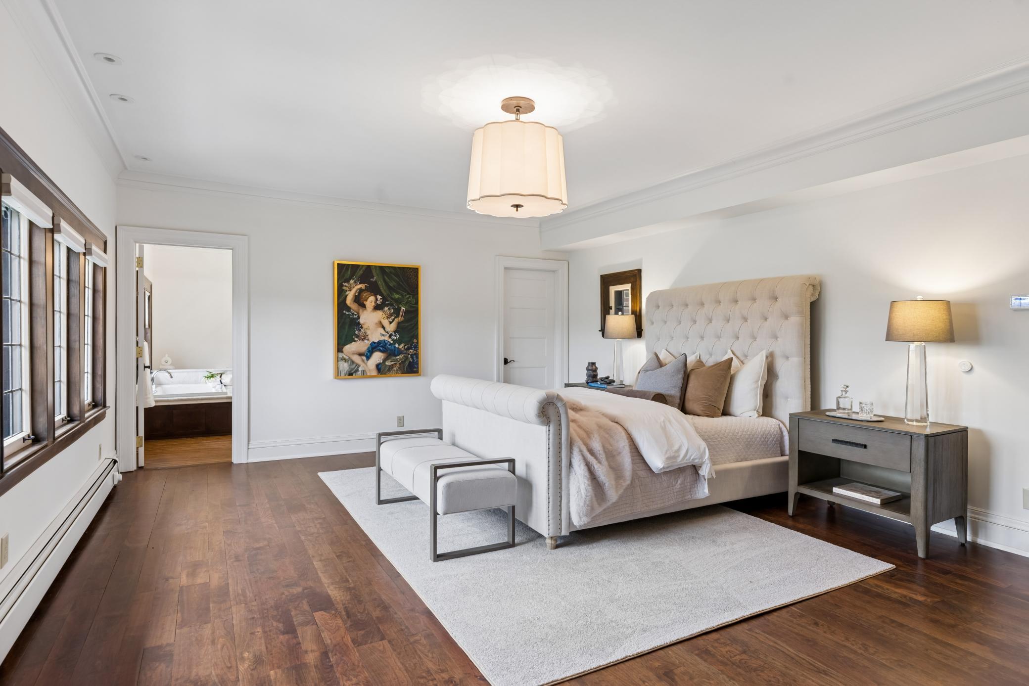 2204 W Lake Of The Isles Parkway