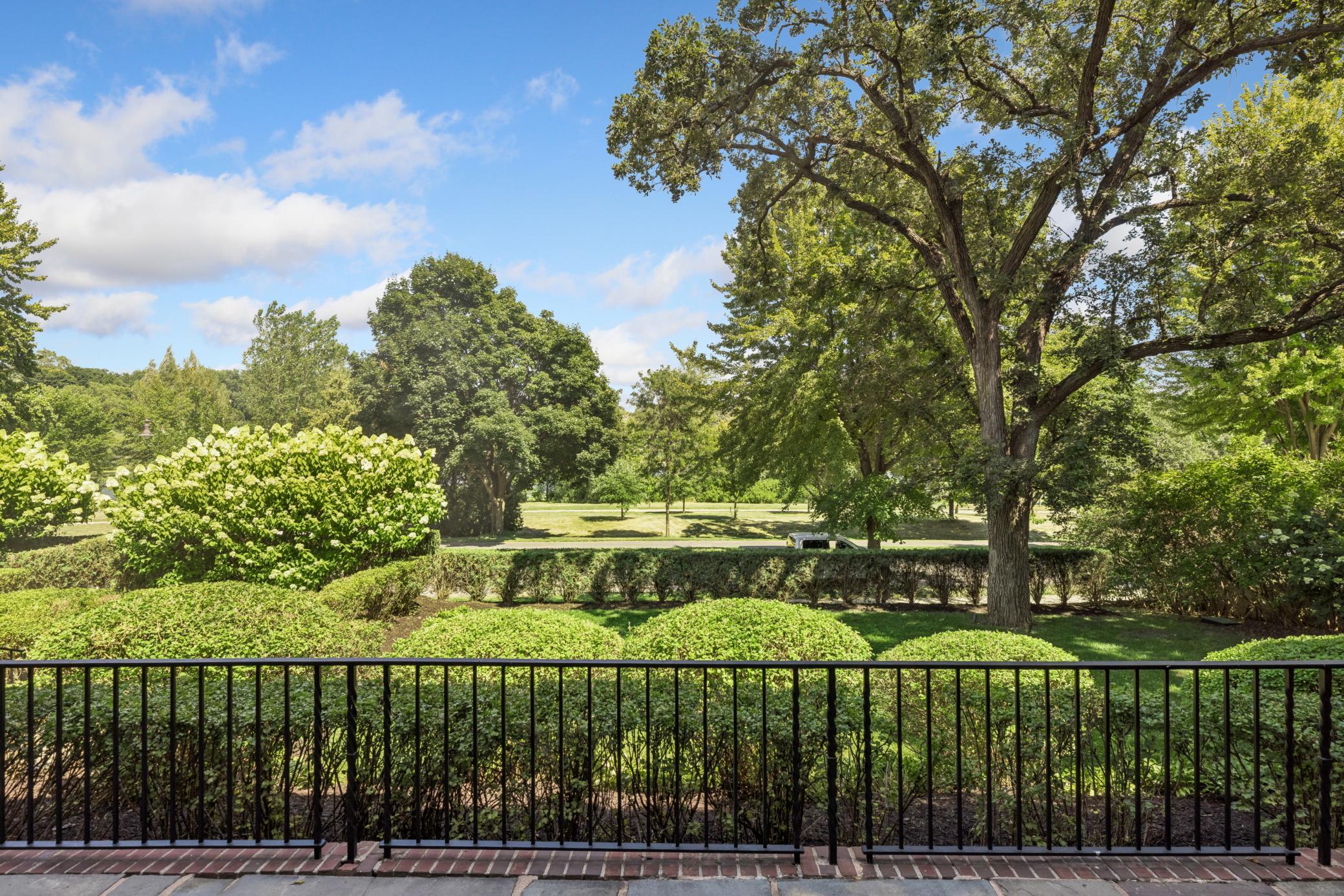 2204 W Lake Of The Isles Parkway