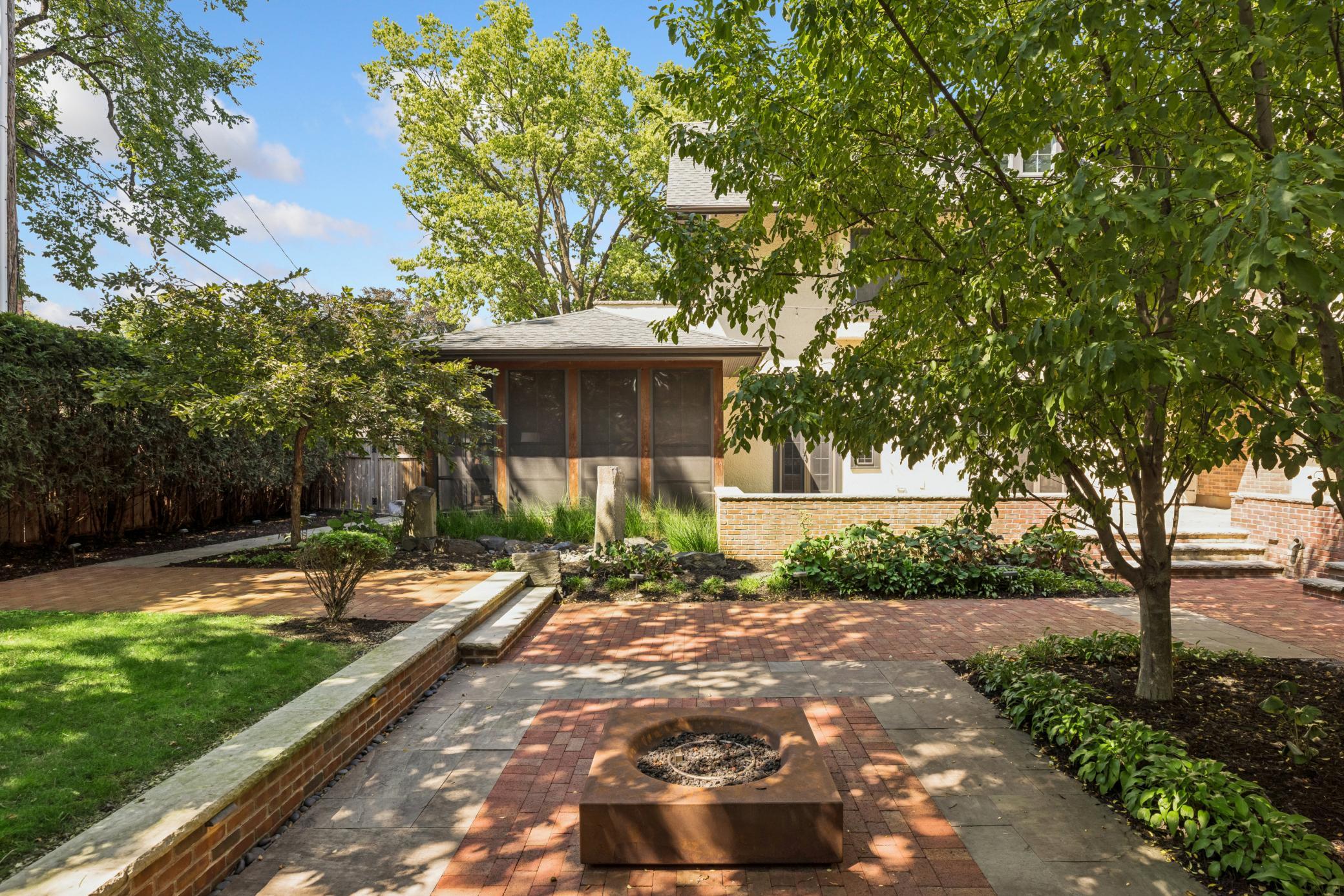 2204 W Lake Of The Isles Parkway