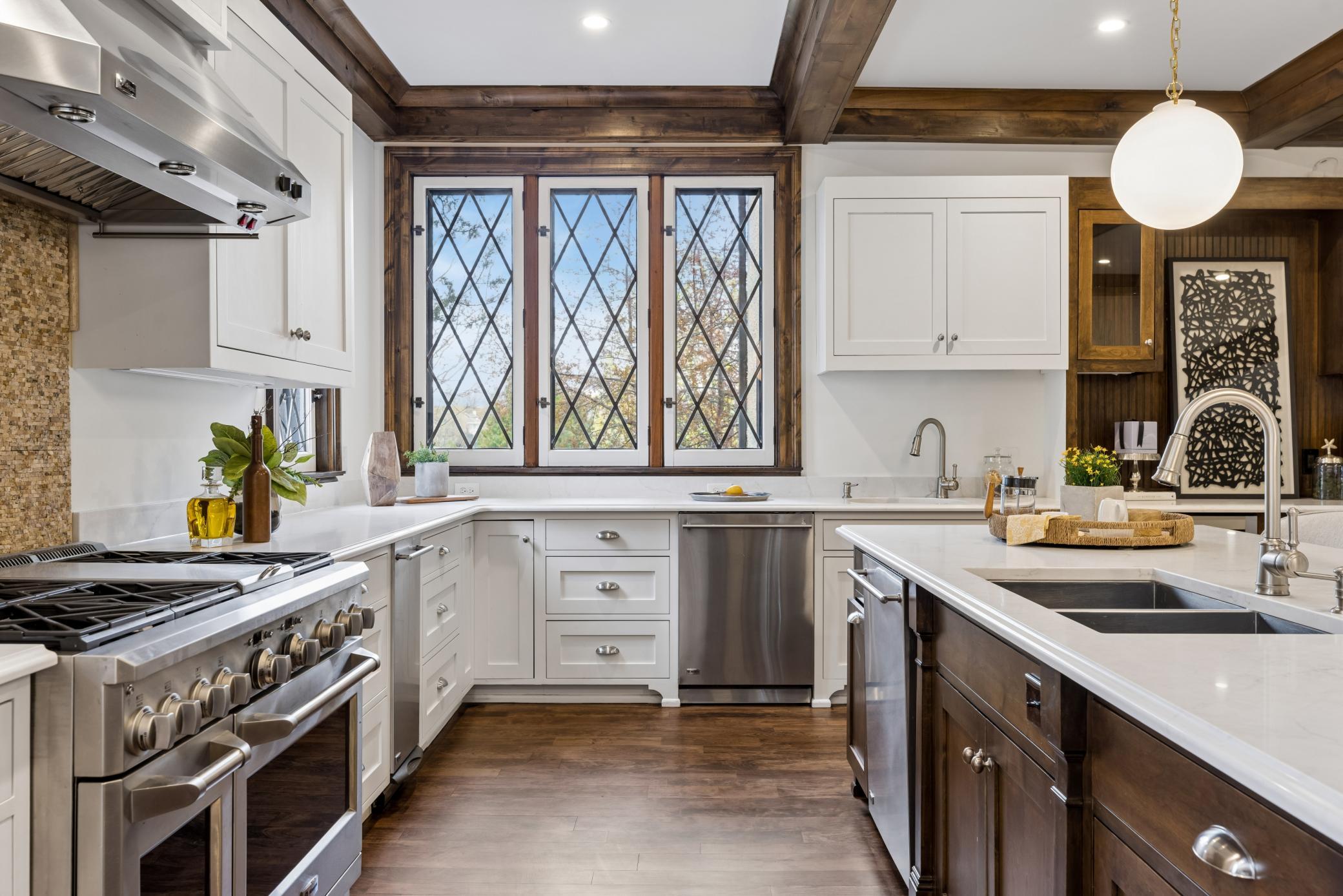 2204 W Lake Of The Isles Parkway