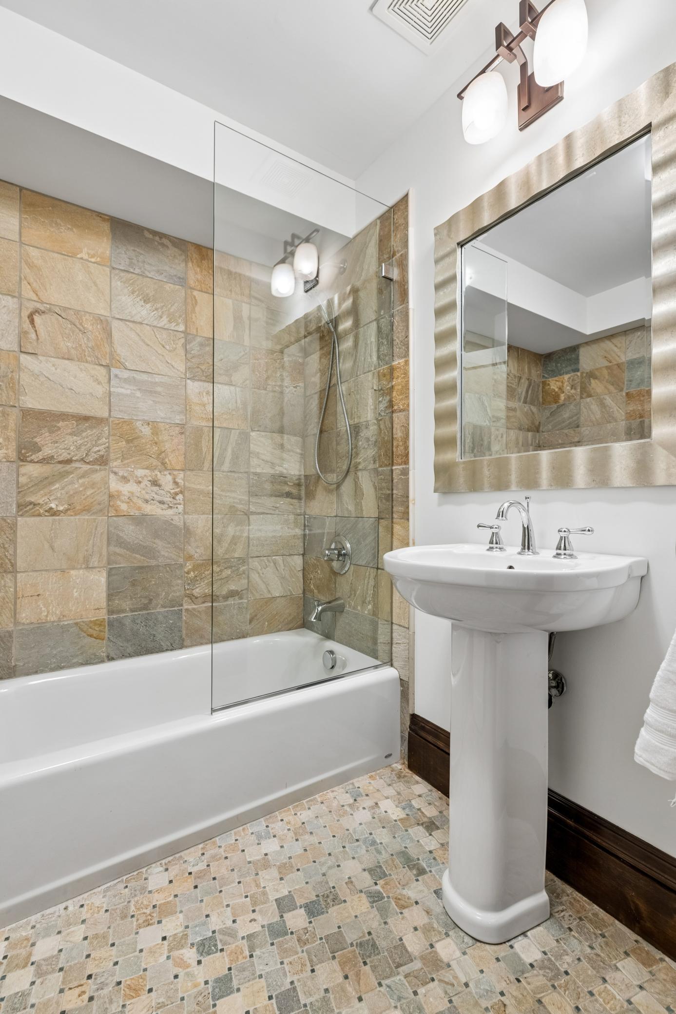 2204 W Lake Of The Isles Parkway