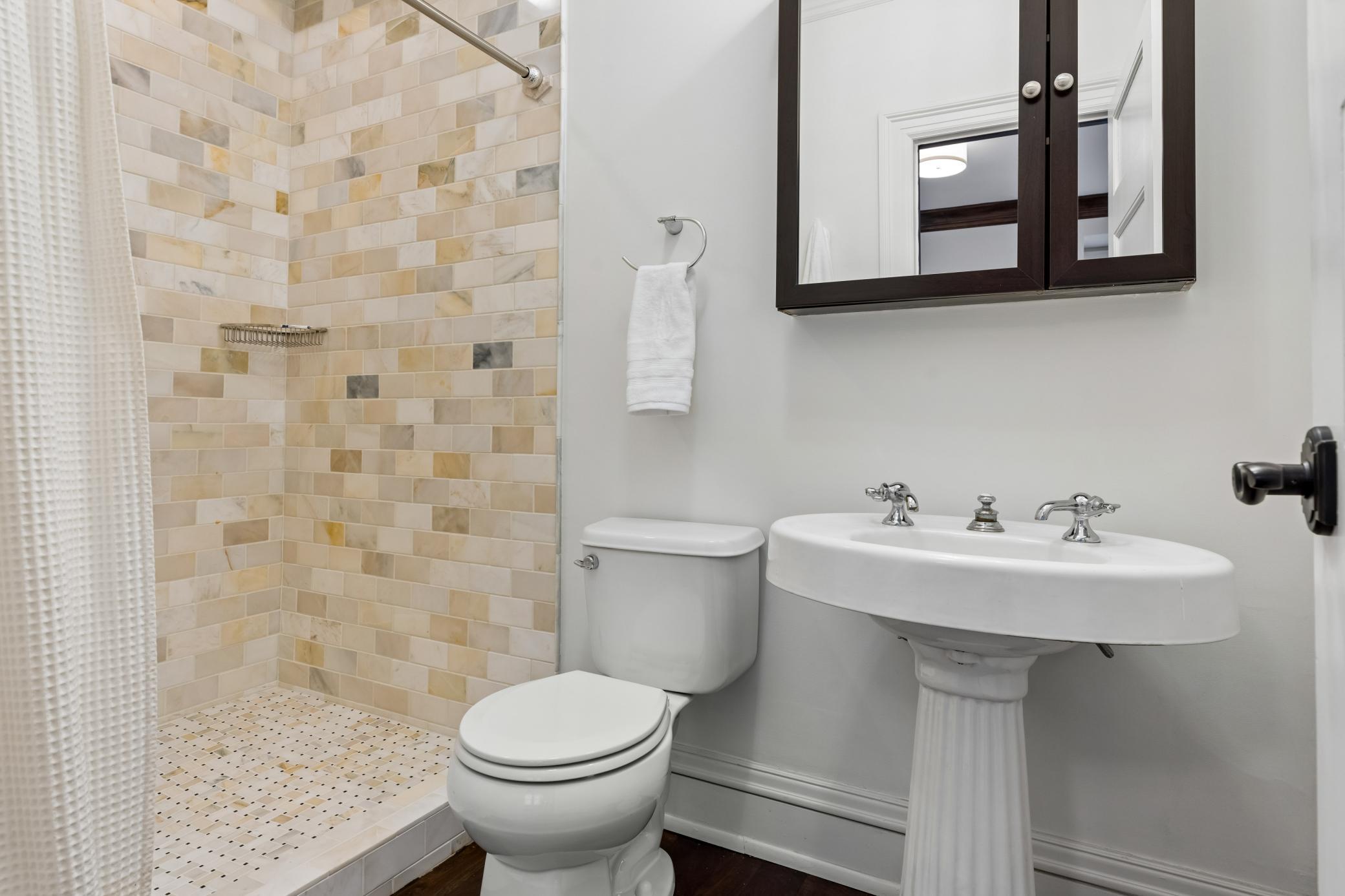 2204 W Lake Of The Isles Parkway