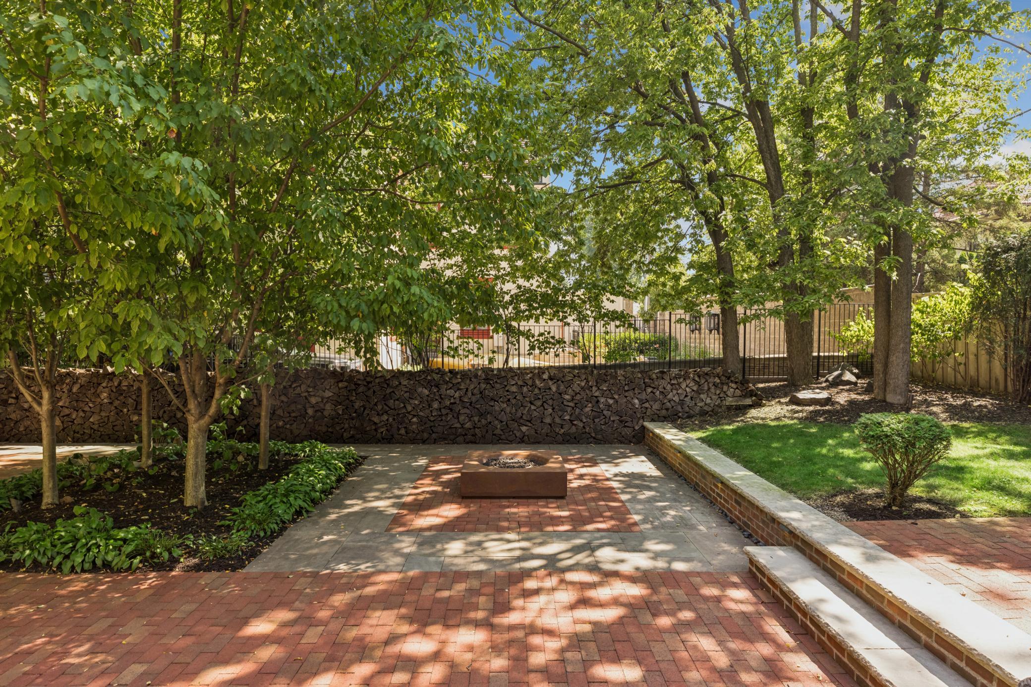 2204 W Lake Of The Isles Parkway
