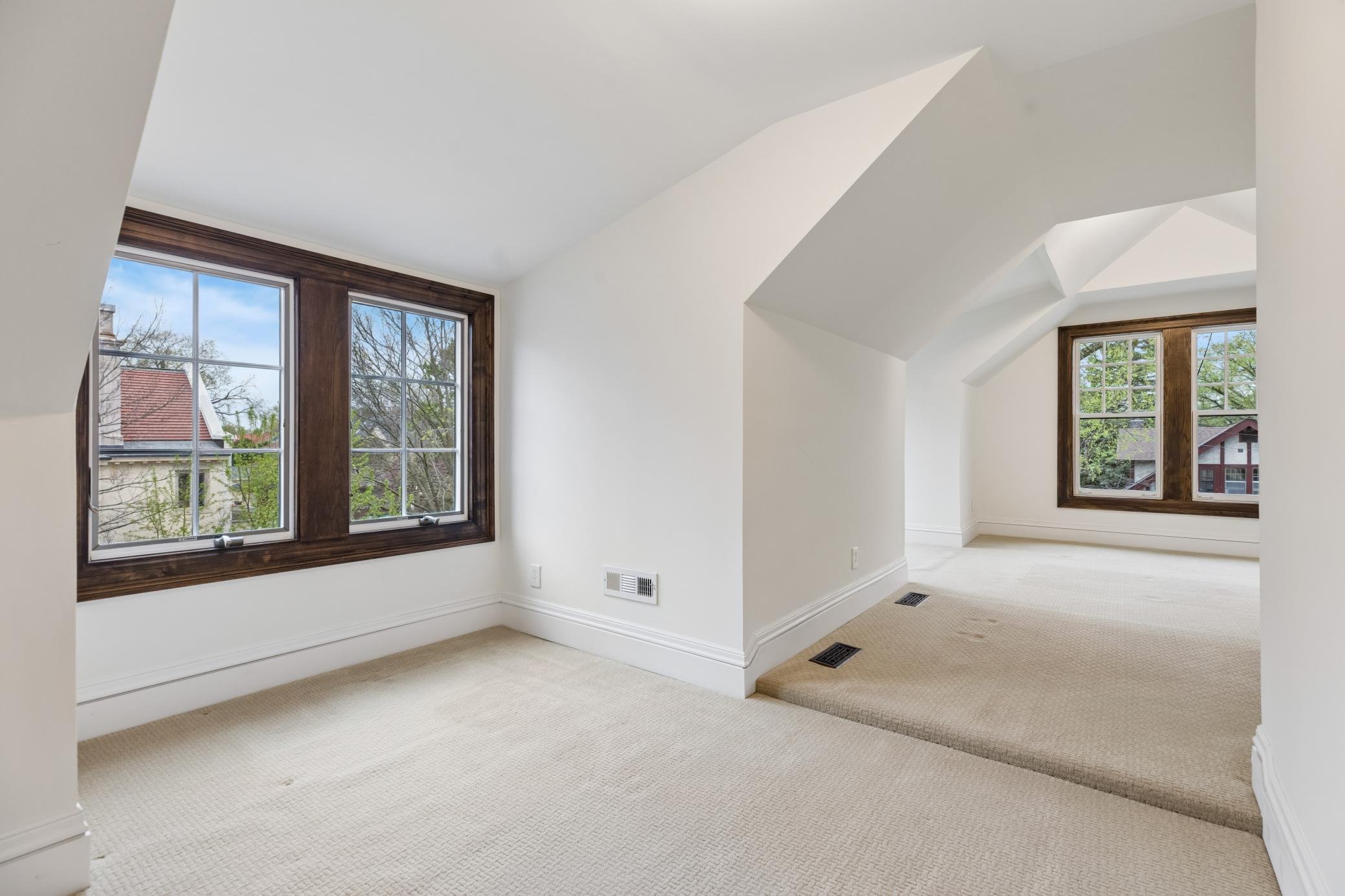 2204 W Lake Of The Isles Parkway