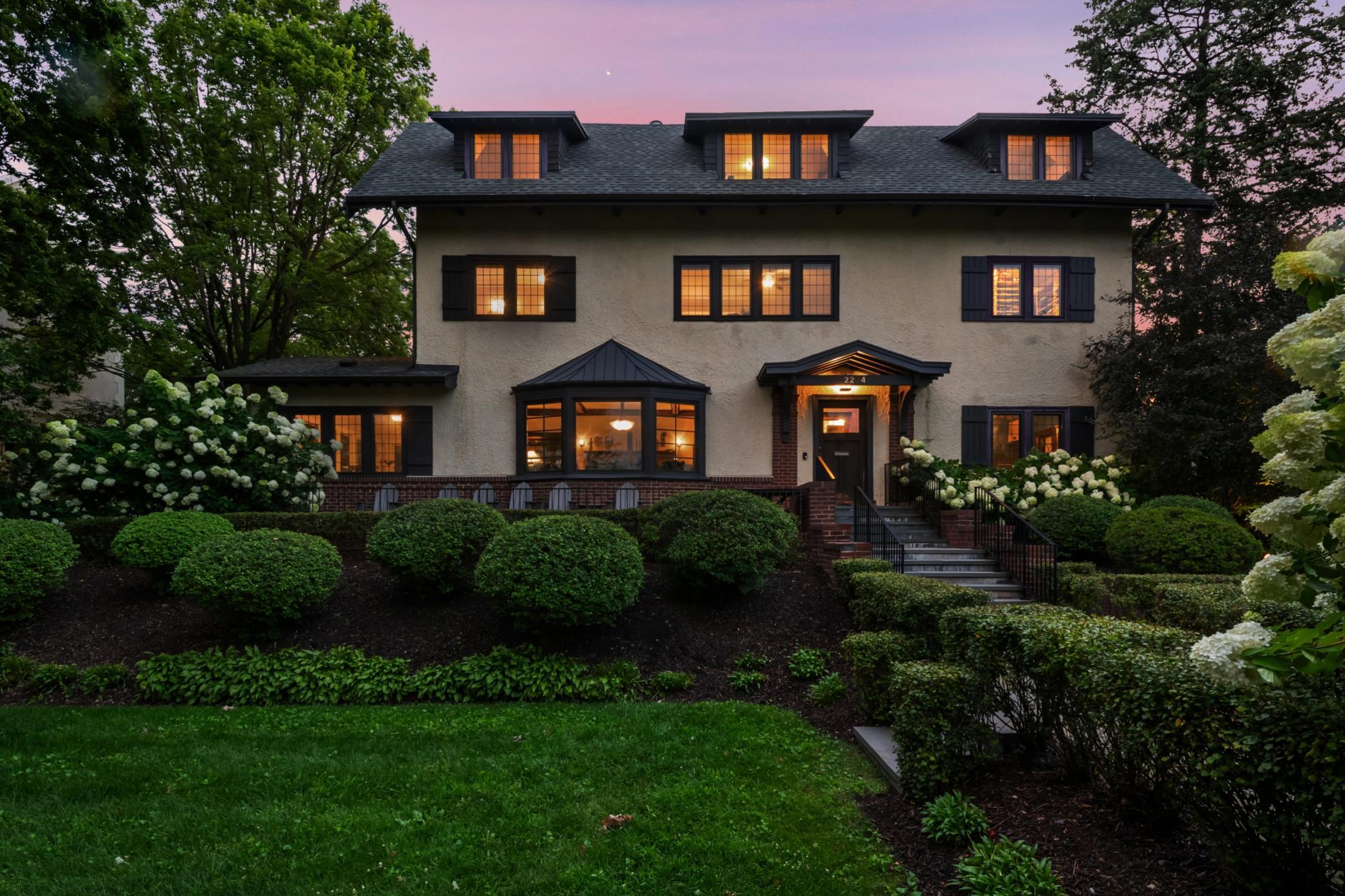 2204 W Lake Of The Isles Parkway
