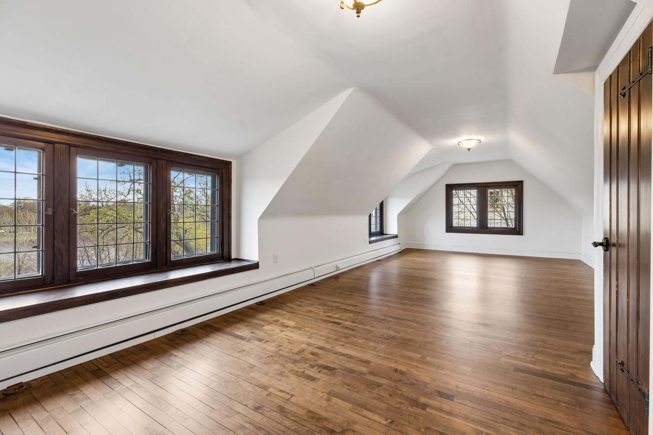 2204 W Lake Of The Isles Parkway