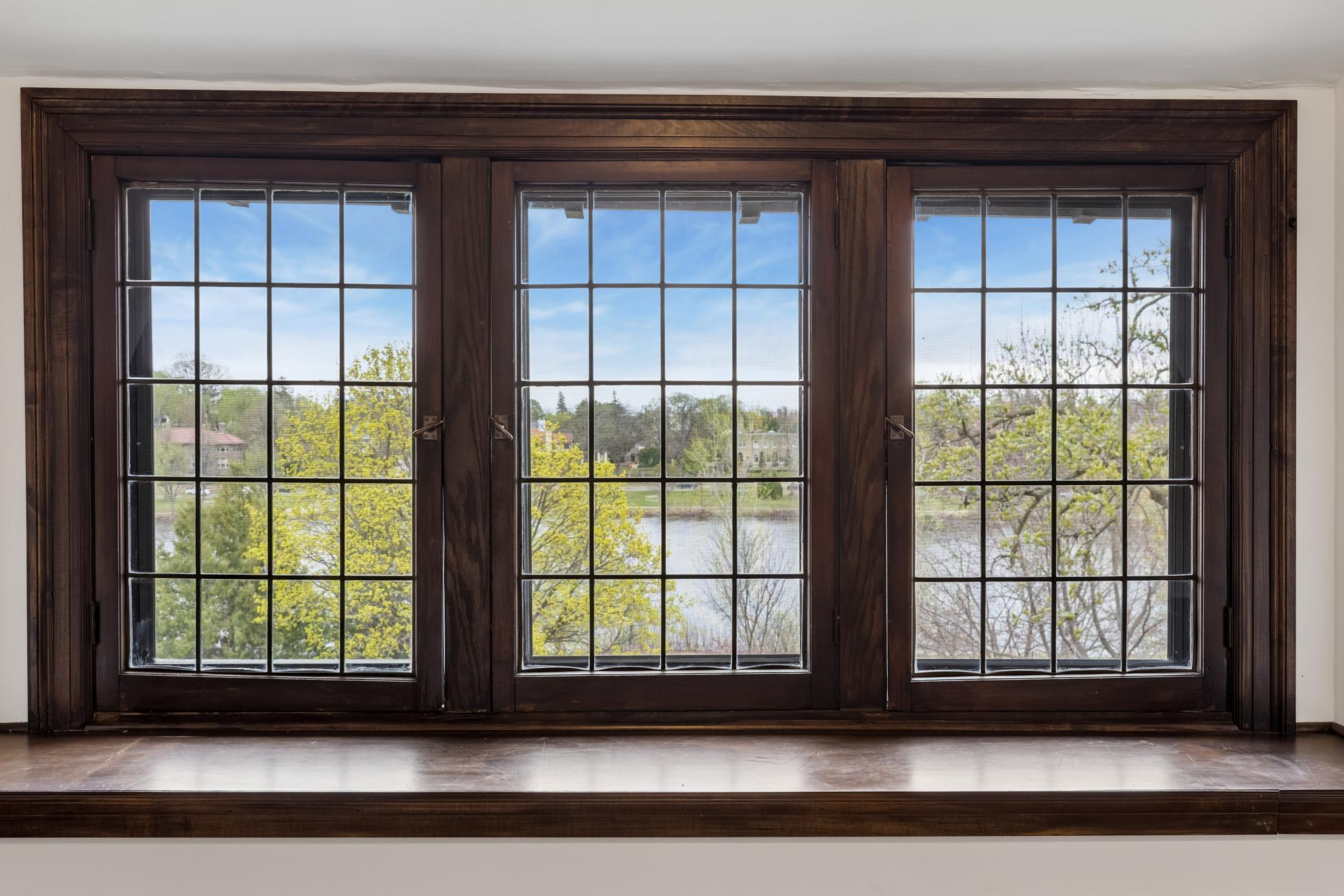 2204 W Lake Of The Isles Parkway