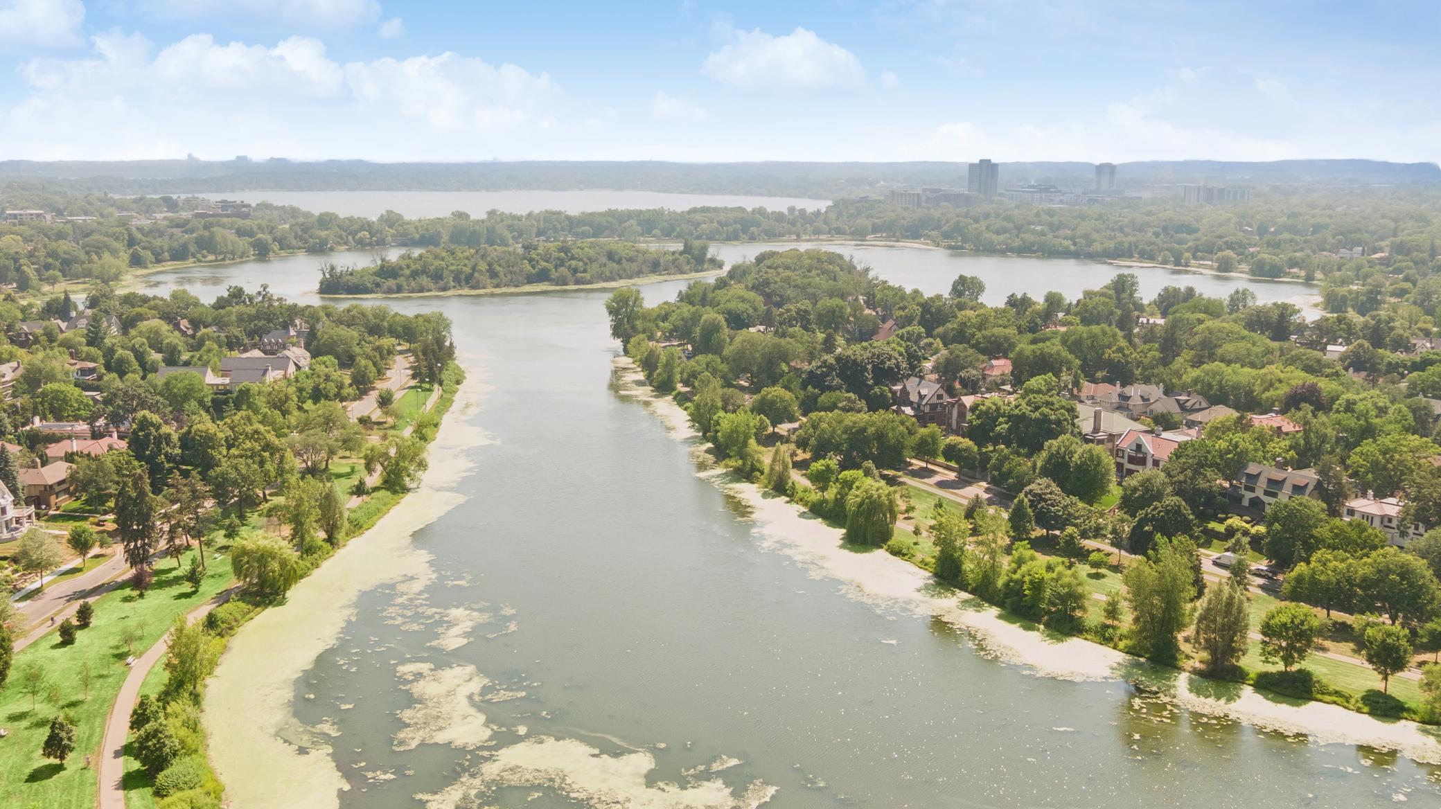 2204 W Lake Of The Isles Parkway