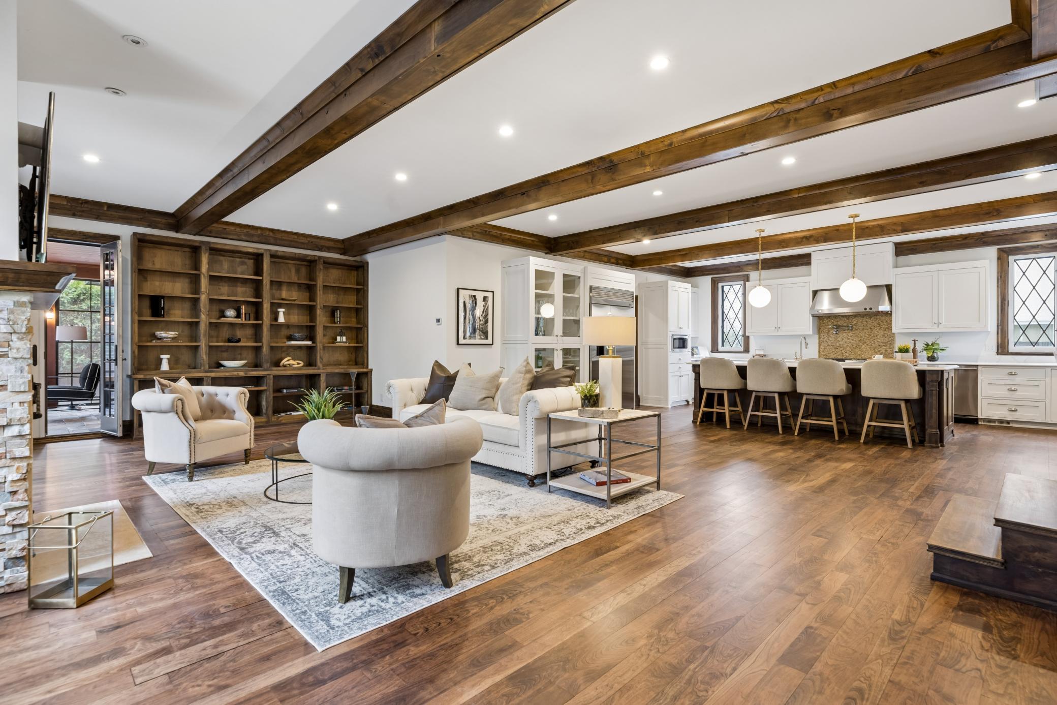 2204 W Lake Of The Isles Parkway