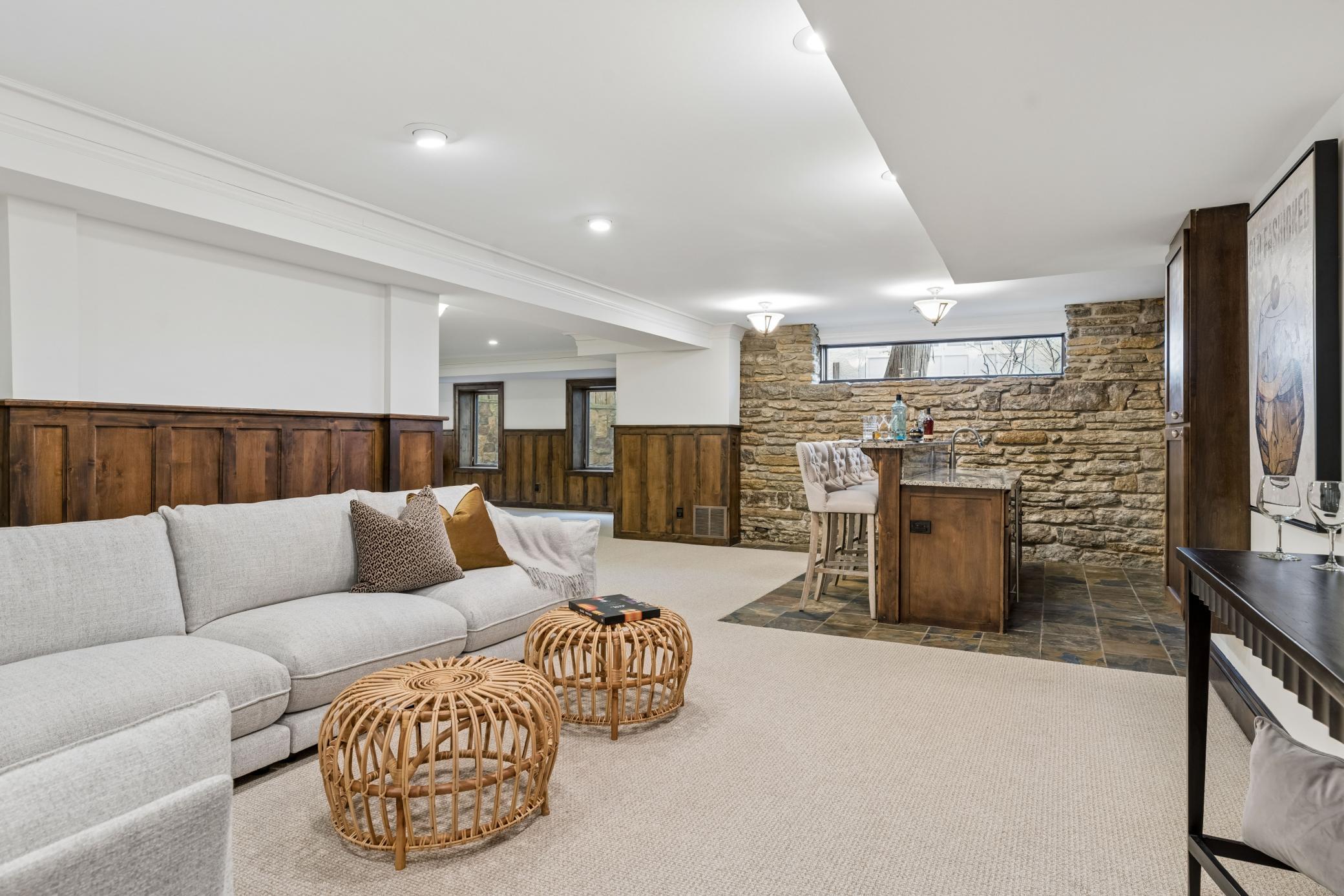 2204 W Lake Of The Isles Parkway