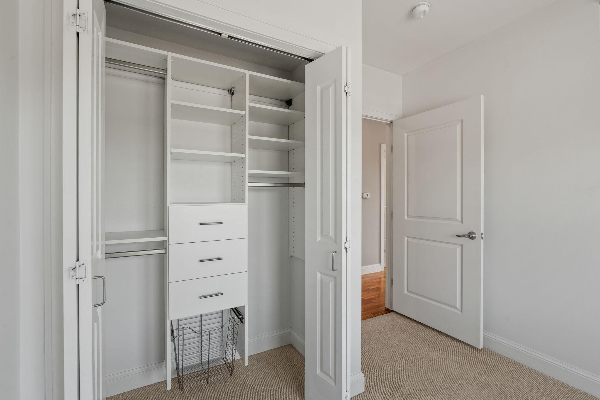1060 Grand Avenue Unit: 300