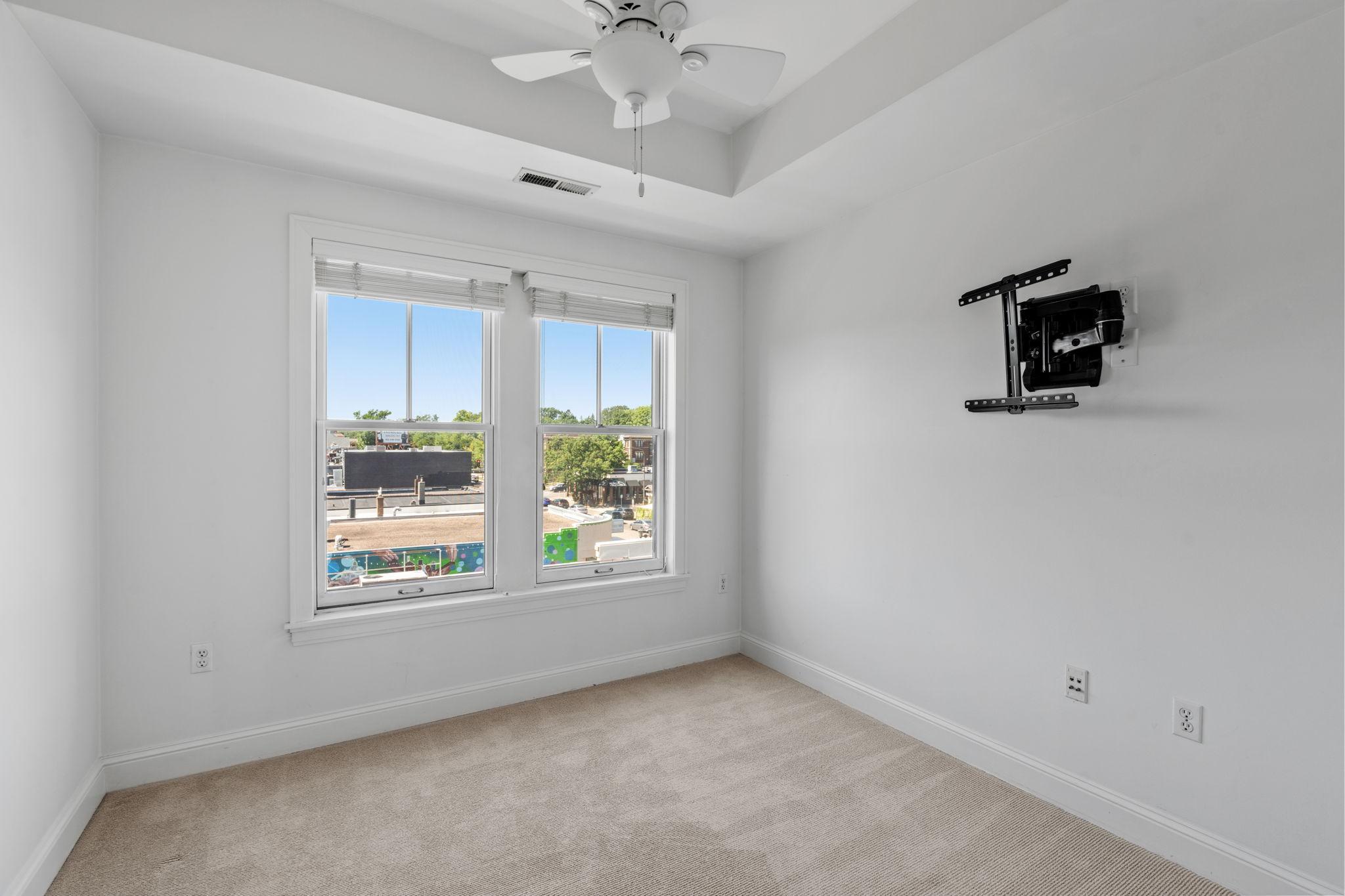 1060 Grand Avenue Unit: 300