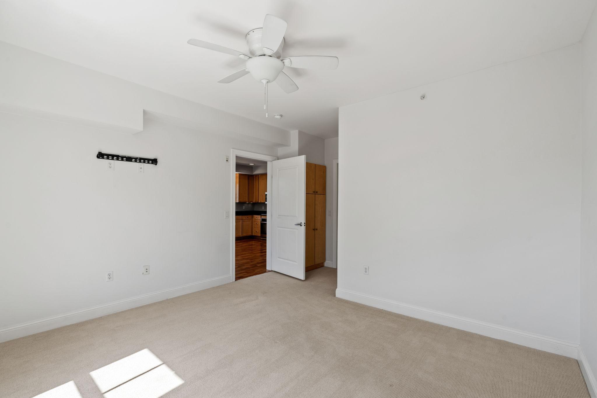 1060 Grand Avenue Unit: 300