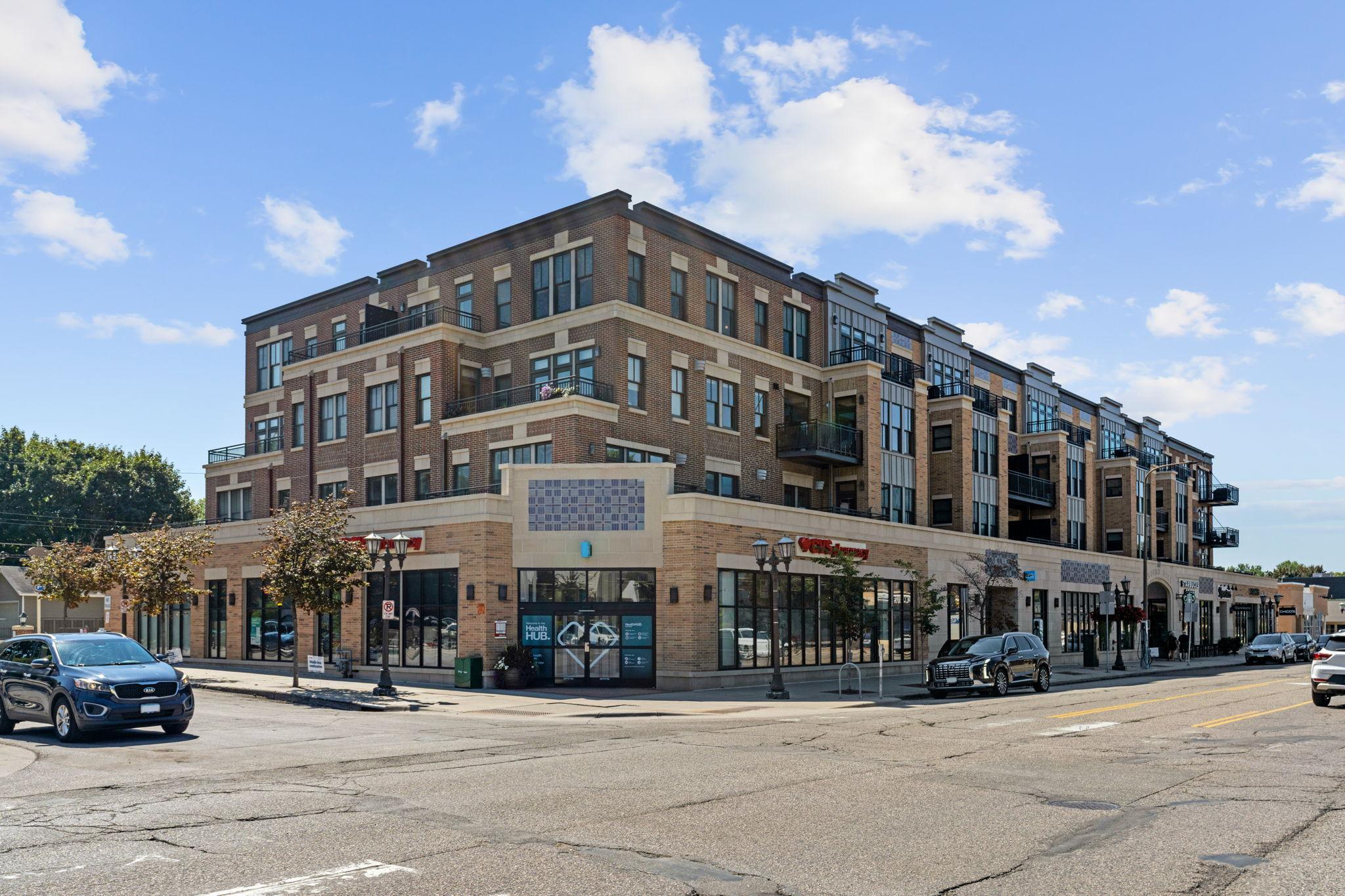1060 Grand Avenue Unit: 300