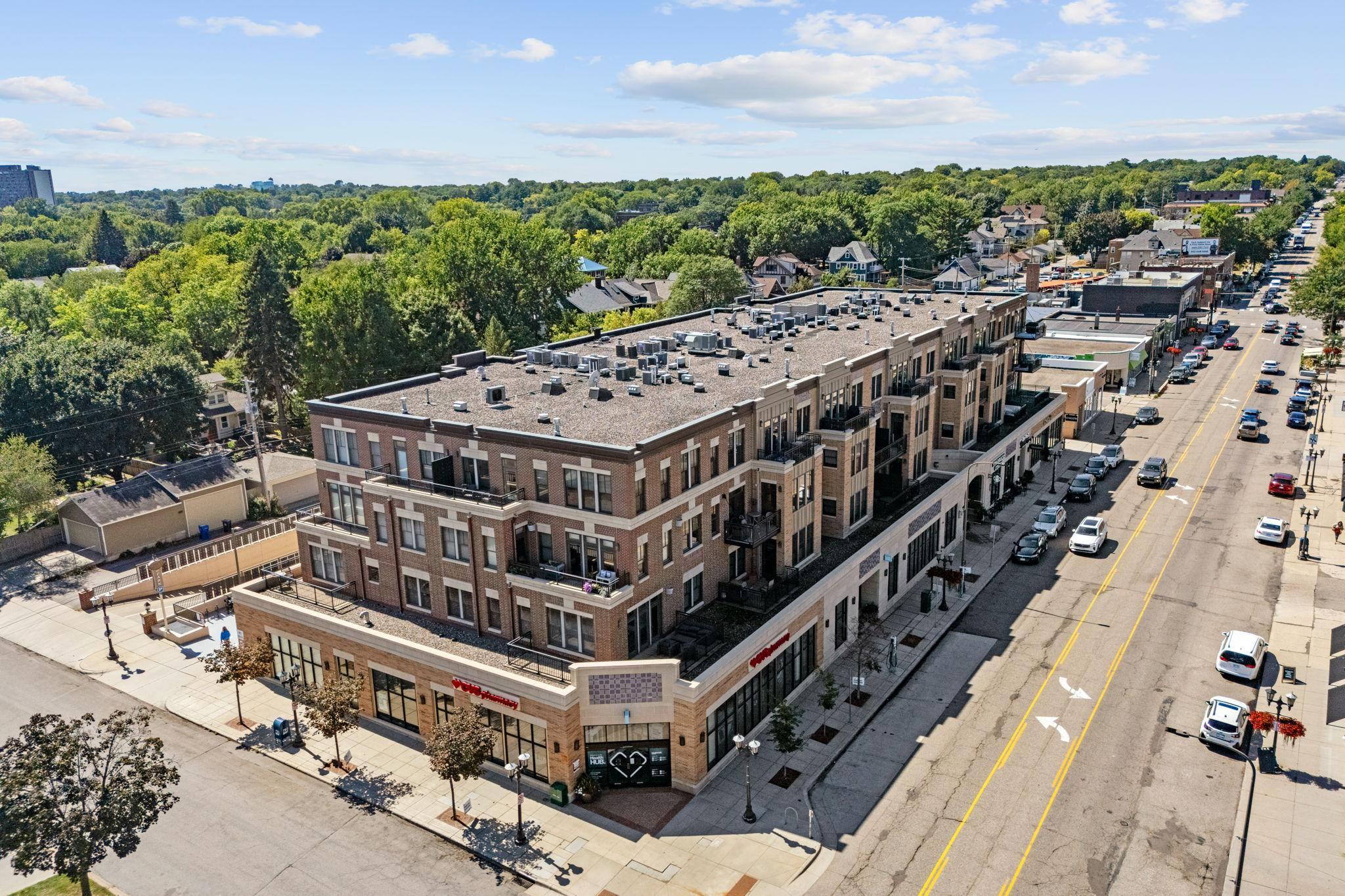 1060 Grand Avenue Unit: 300