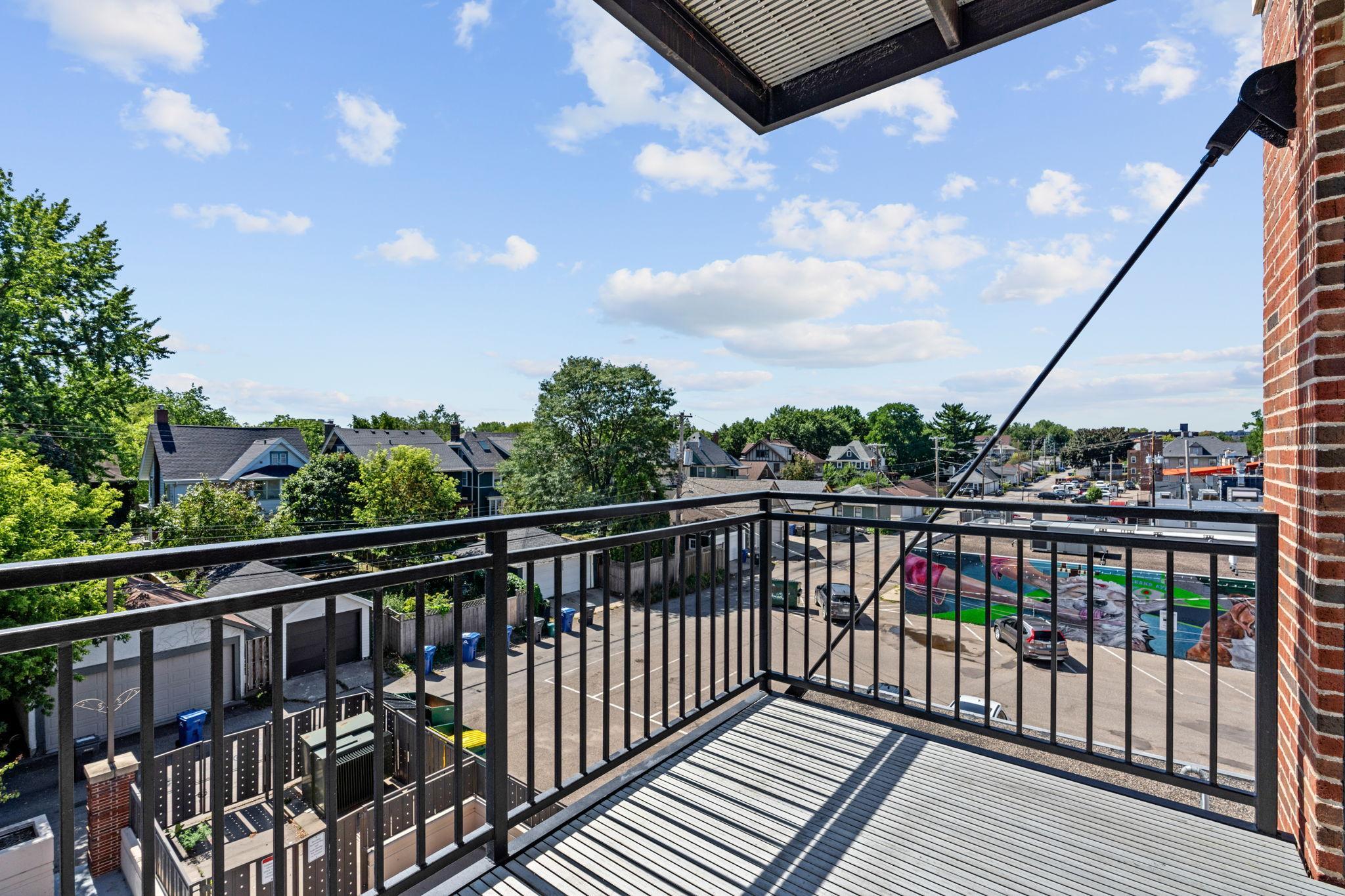 1060 Grand Avenue Unit: 300
