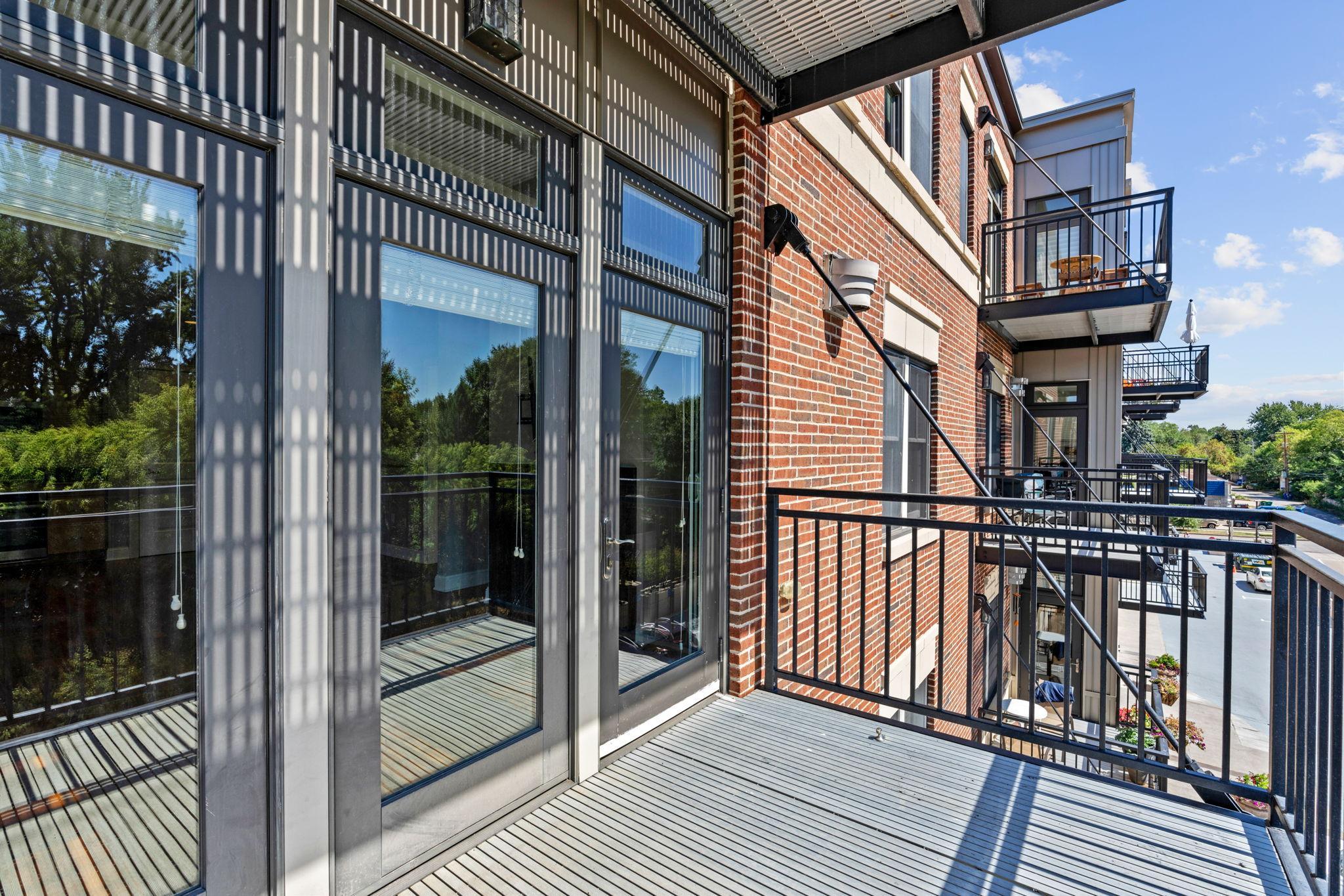 1060 Grand Avenue Unit: 300