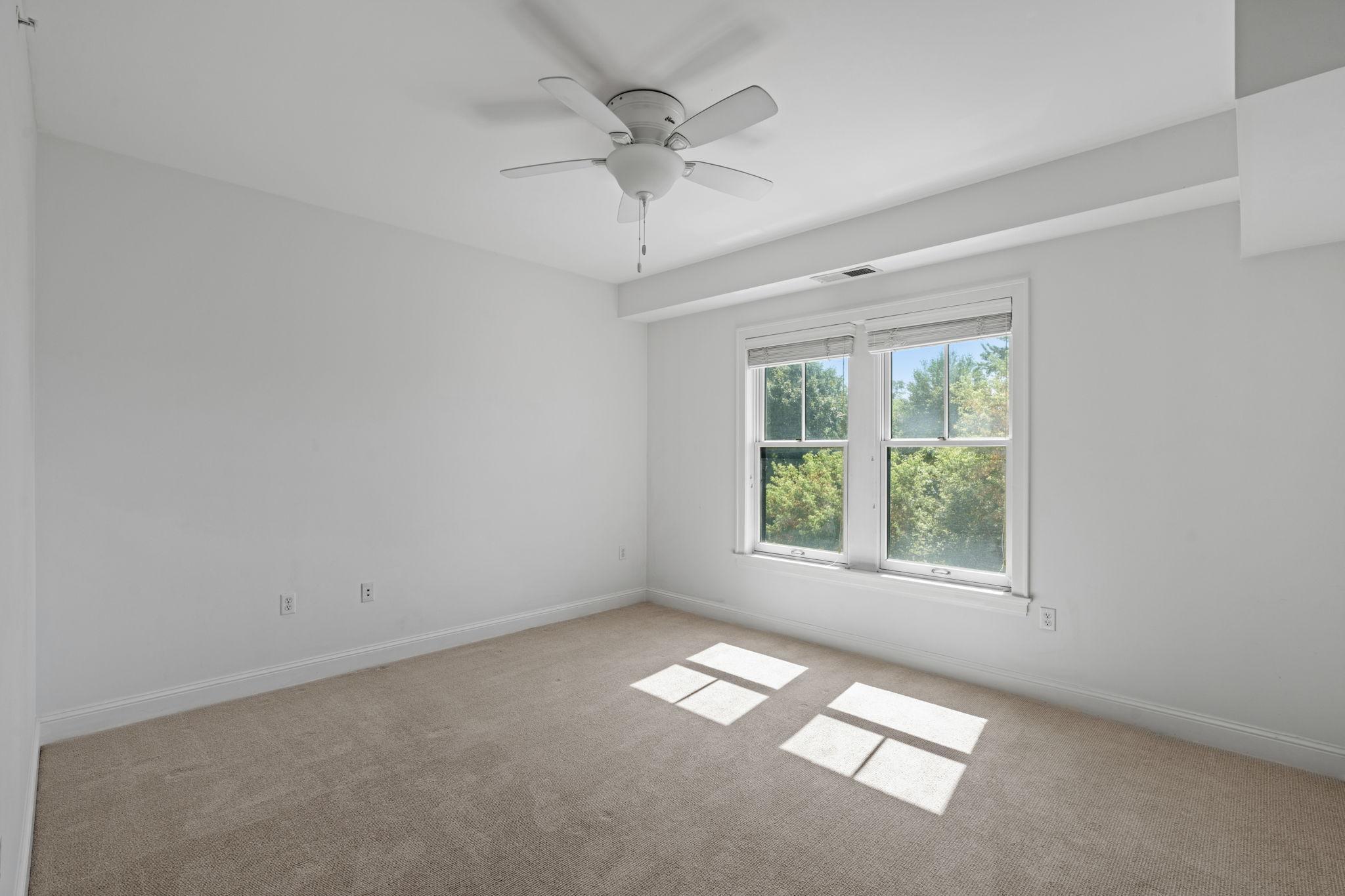 1060 Grand Avenue Unit: 300