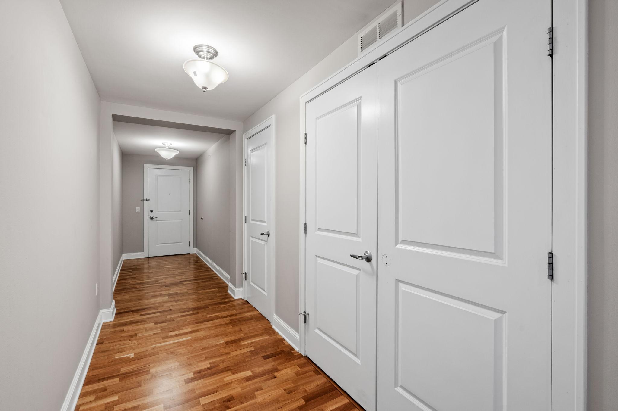 1060 Grand Avenue Unit: 300