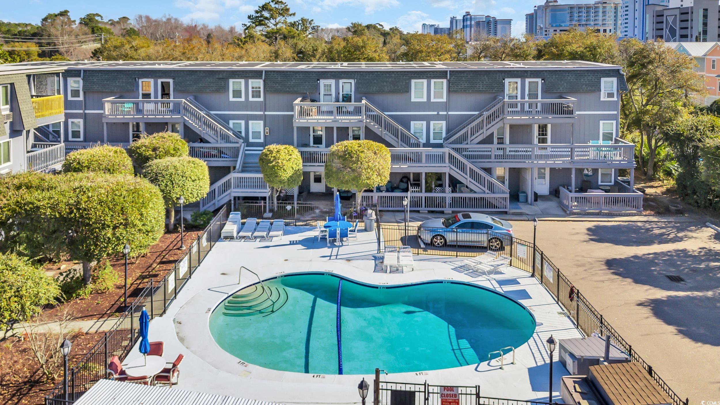 210 28th Ave. S Unit: 5