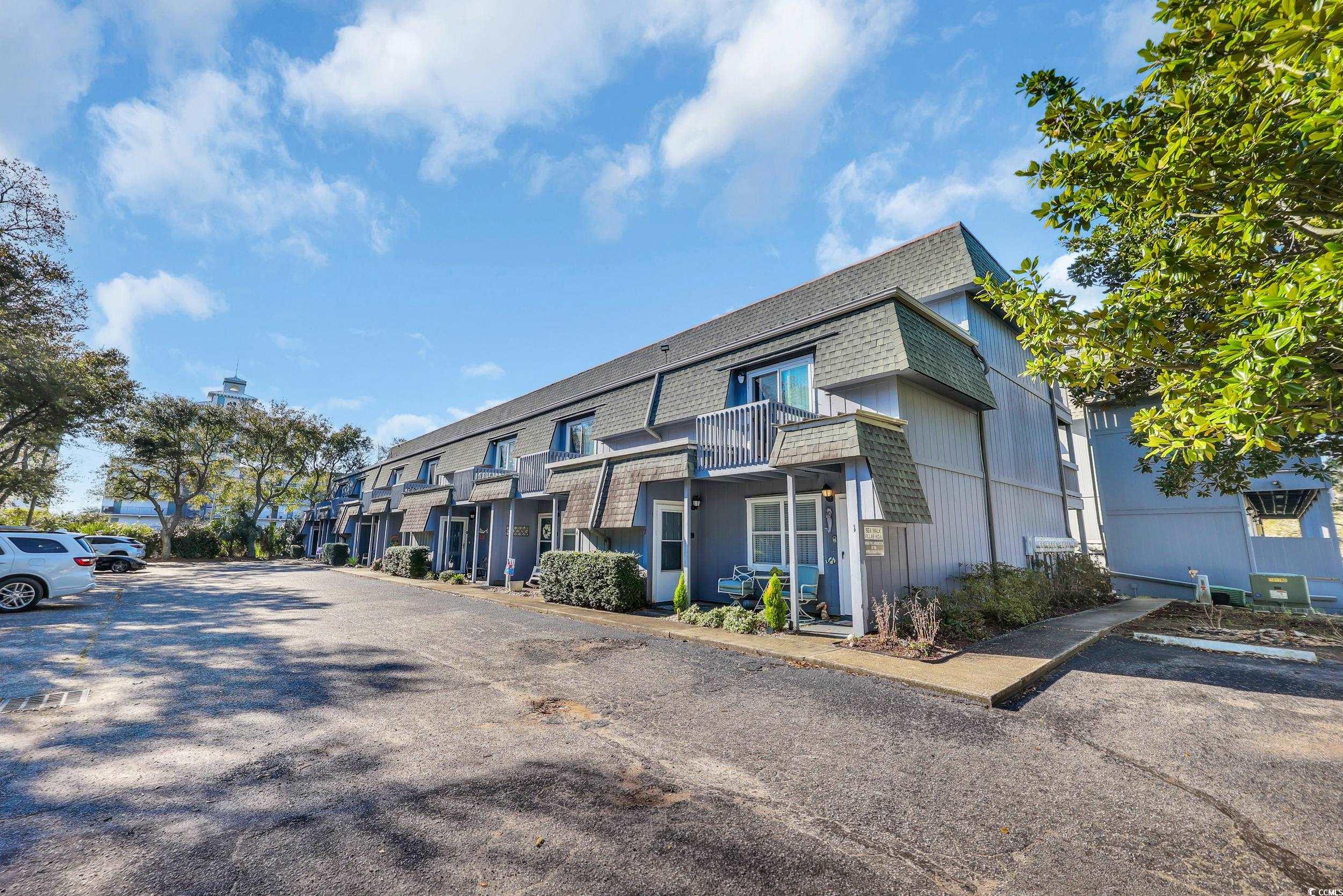 210 28th Ave. S Unit: 5
