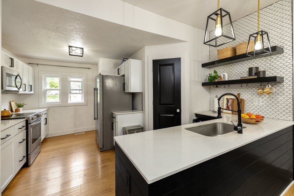 3264 E Clinton Avenue