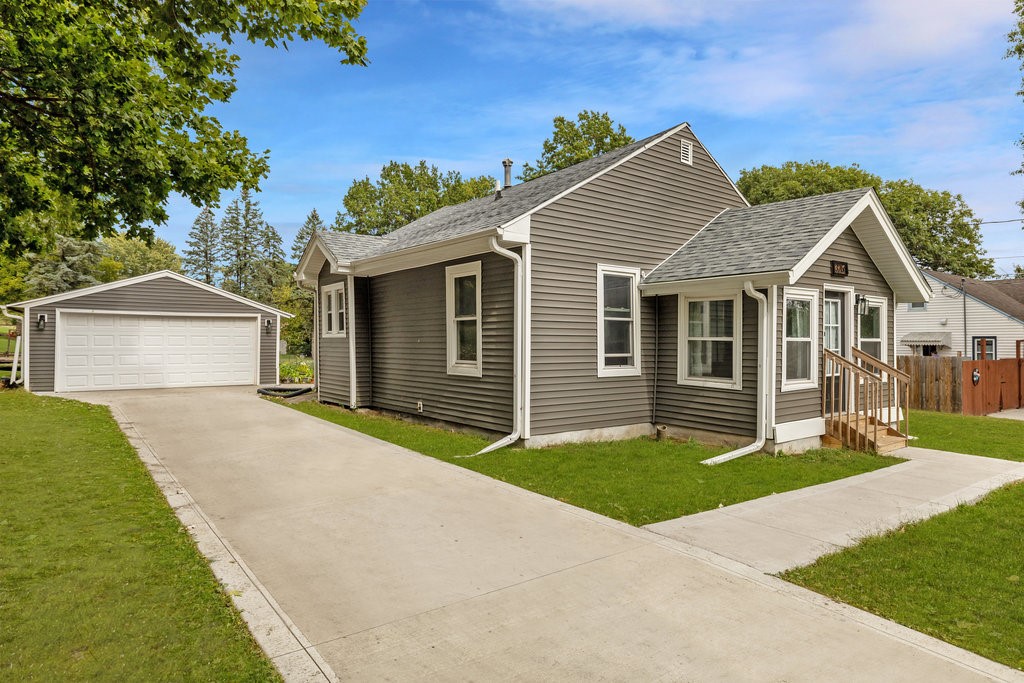 3264 E Clinton Avenue