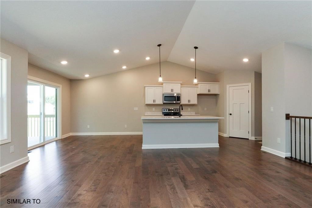 685 NW Prairie Rose Lane