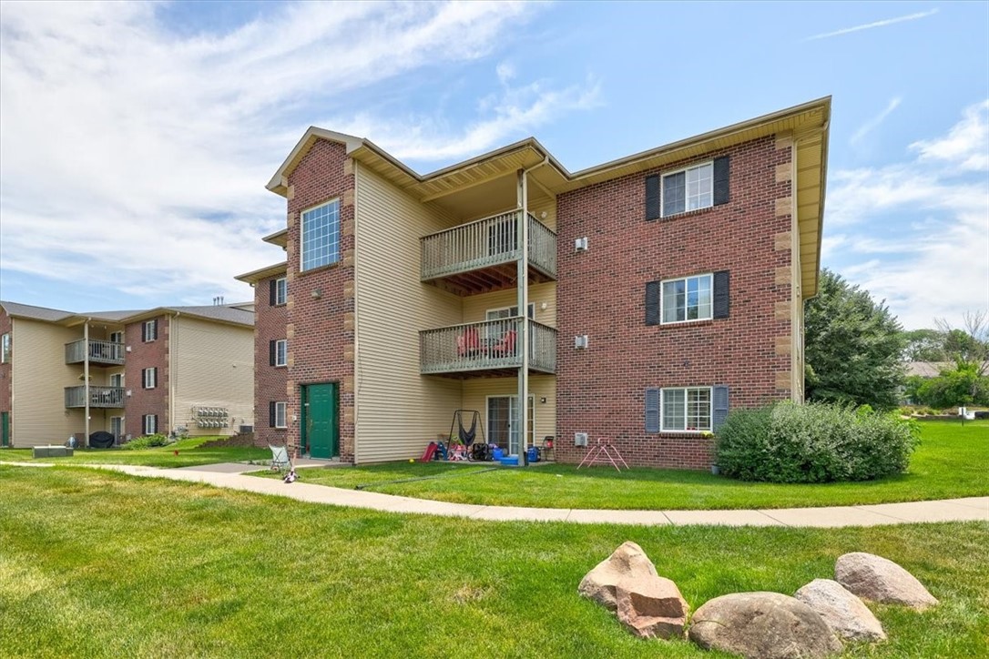 5924 Sutton Place 6