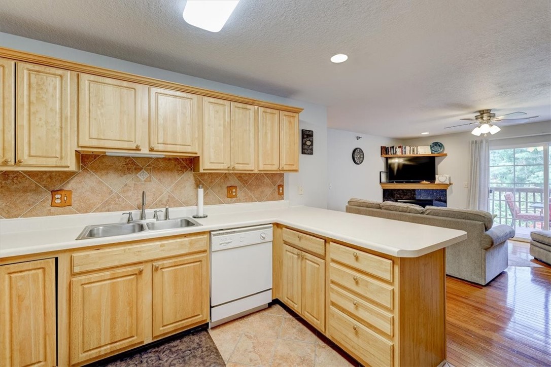 5924 Sutton Place 6