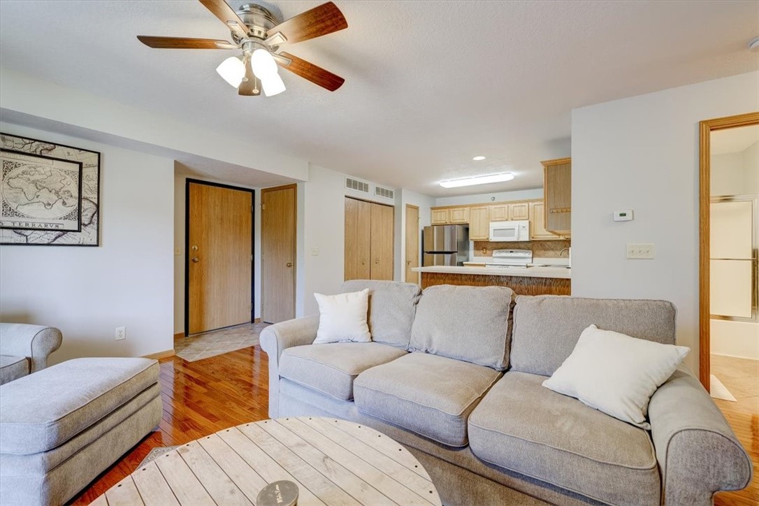 5924 Sutton Place 6