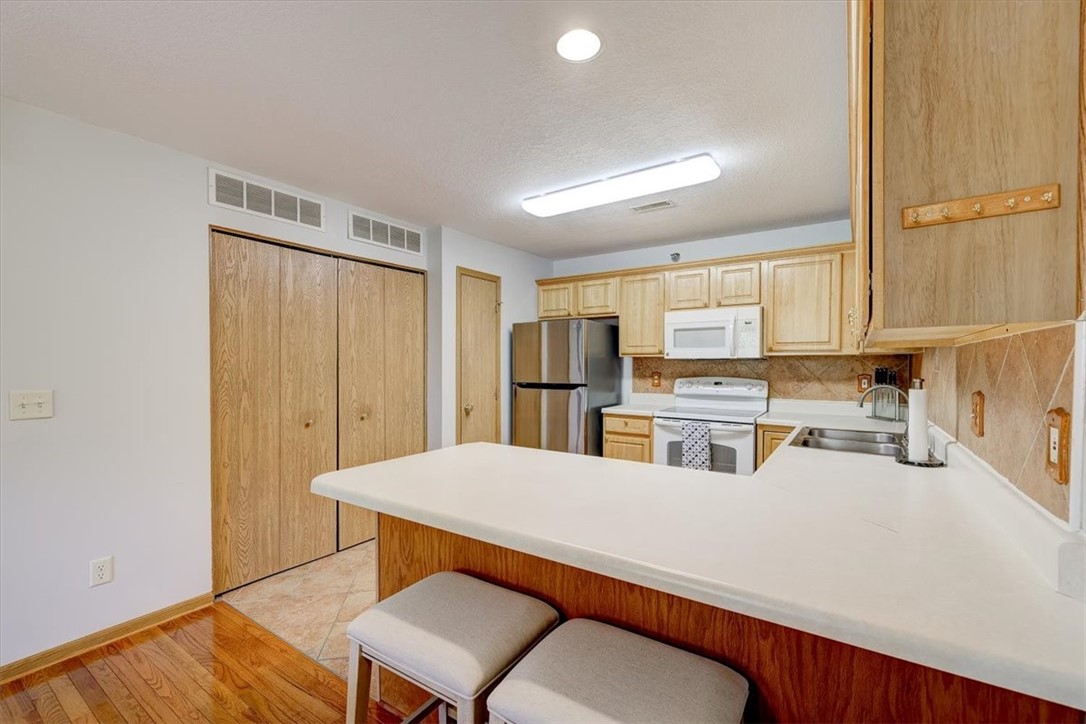 5924 Sutton Place 6