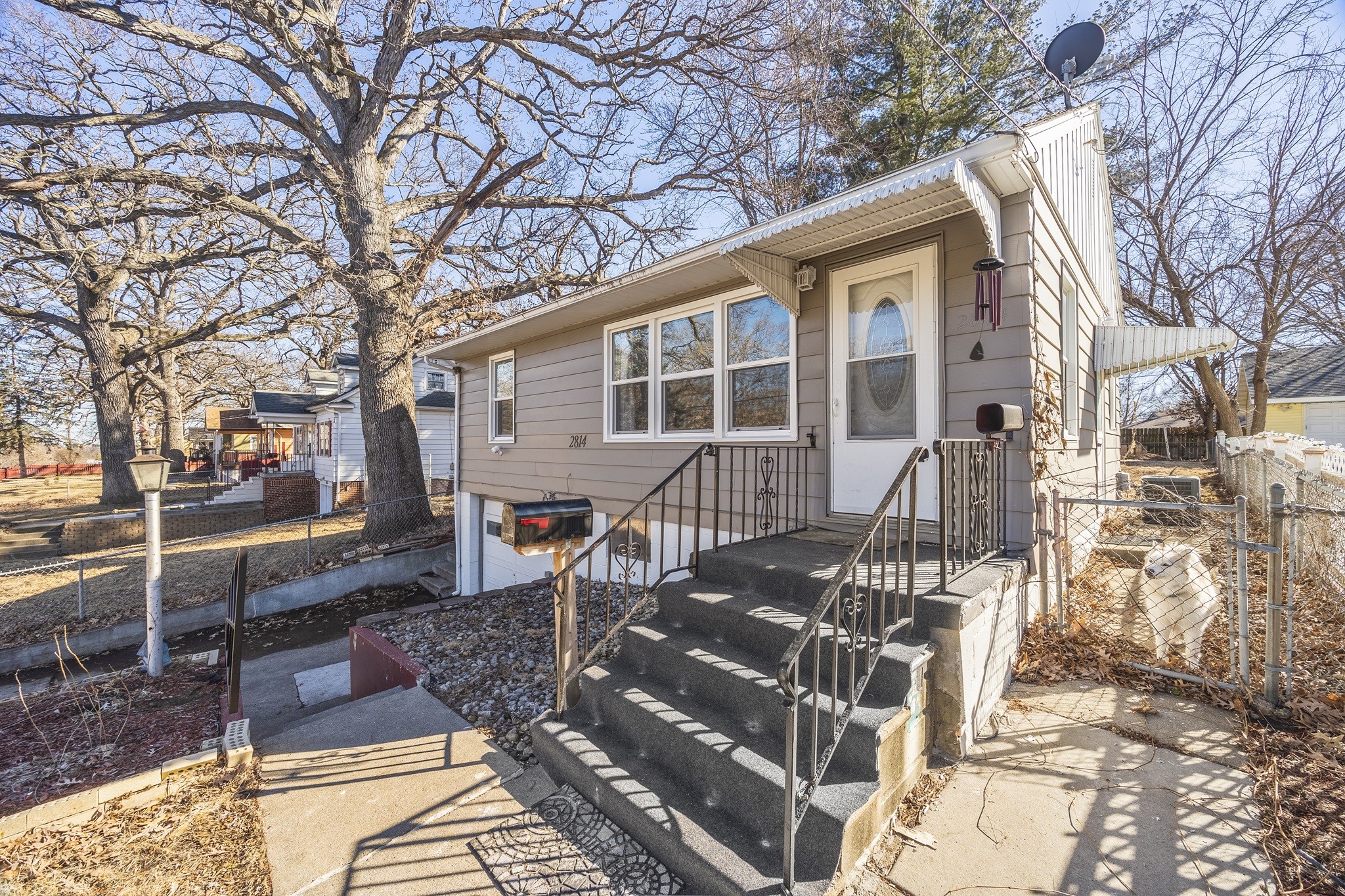 2814 Hickman Road