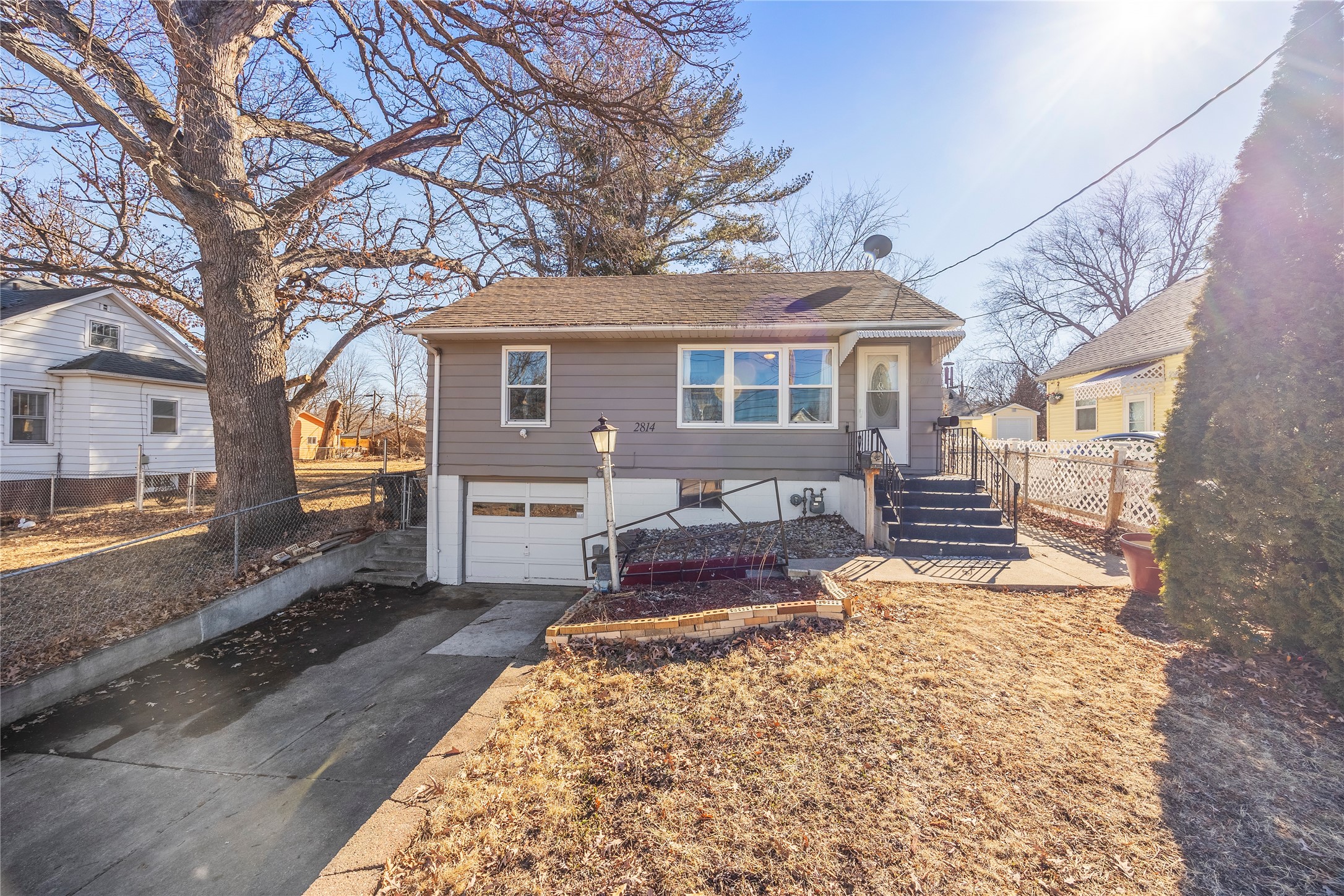 2814 Hickman Road