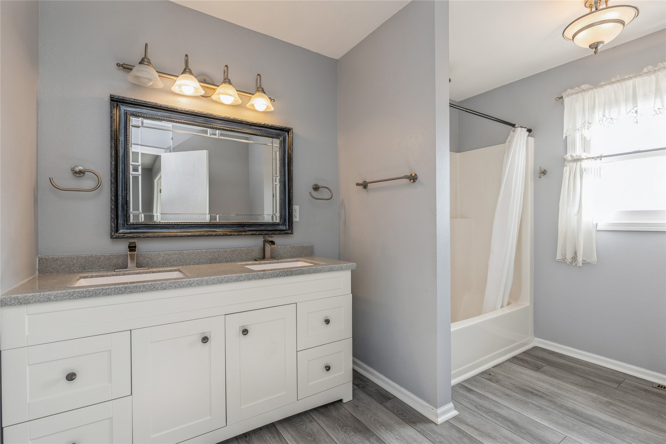 2923 N John Wayne Drive