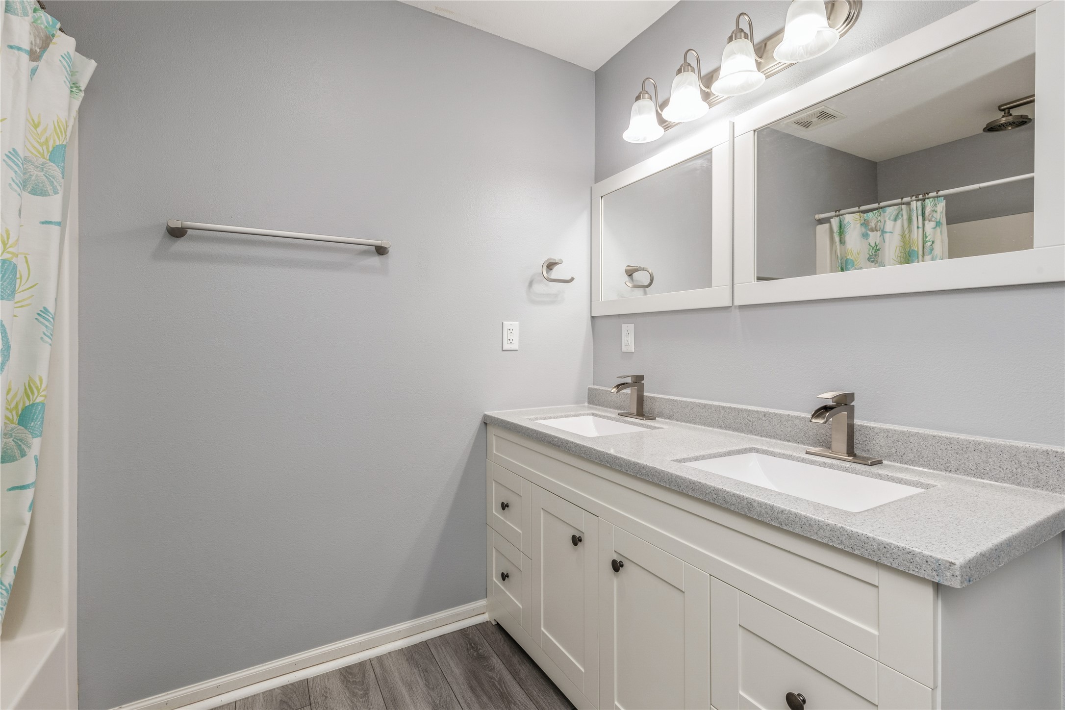 2923 N John Wayne Drive