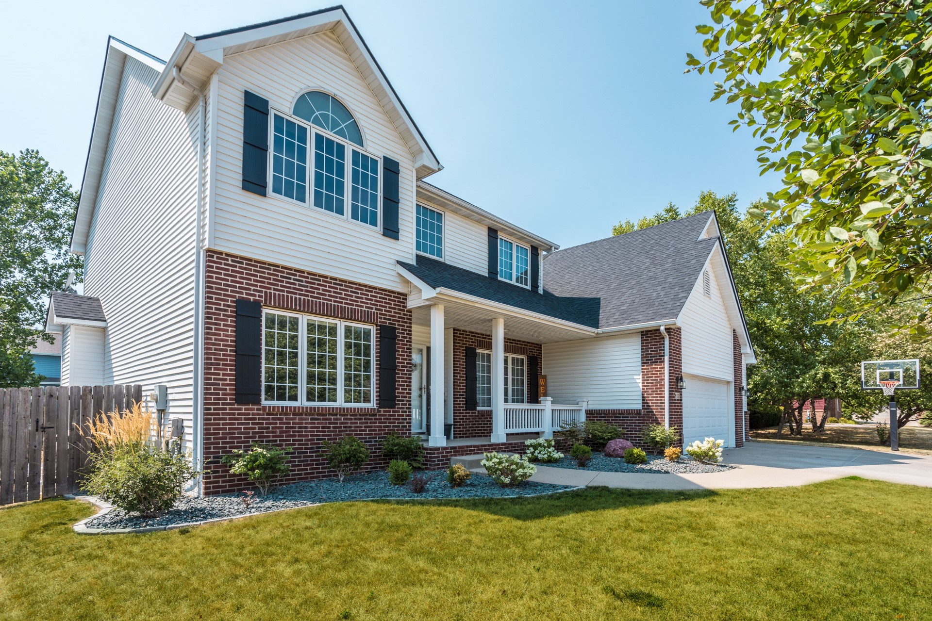 800 SE Plumwood Lane