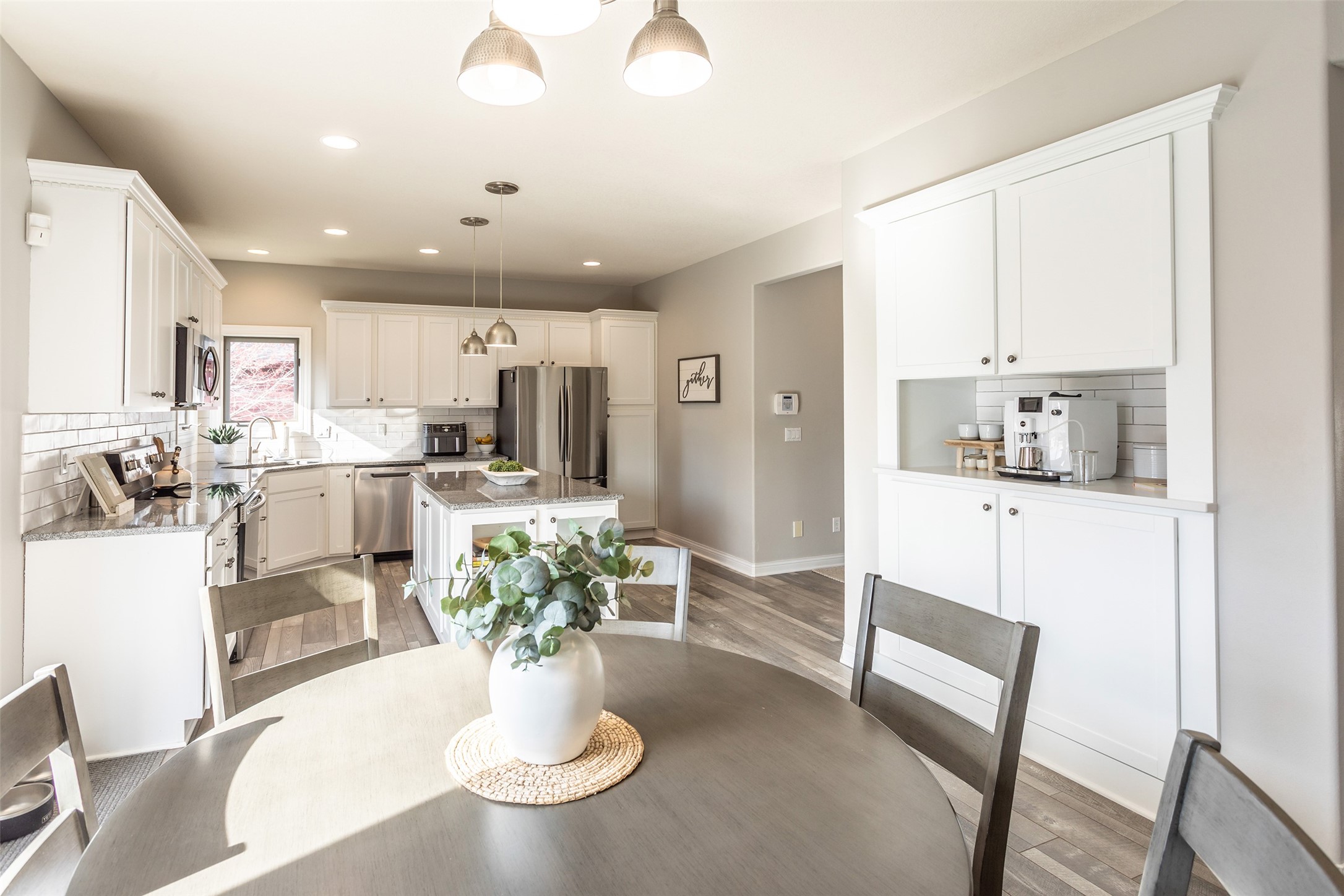 800 SE Plumwood Lane